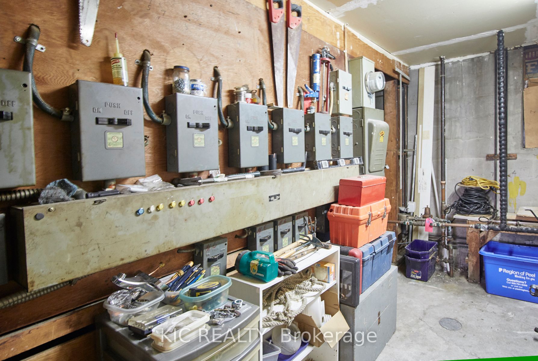 1613 Dufferin Street Property Photo 9