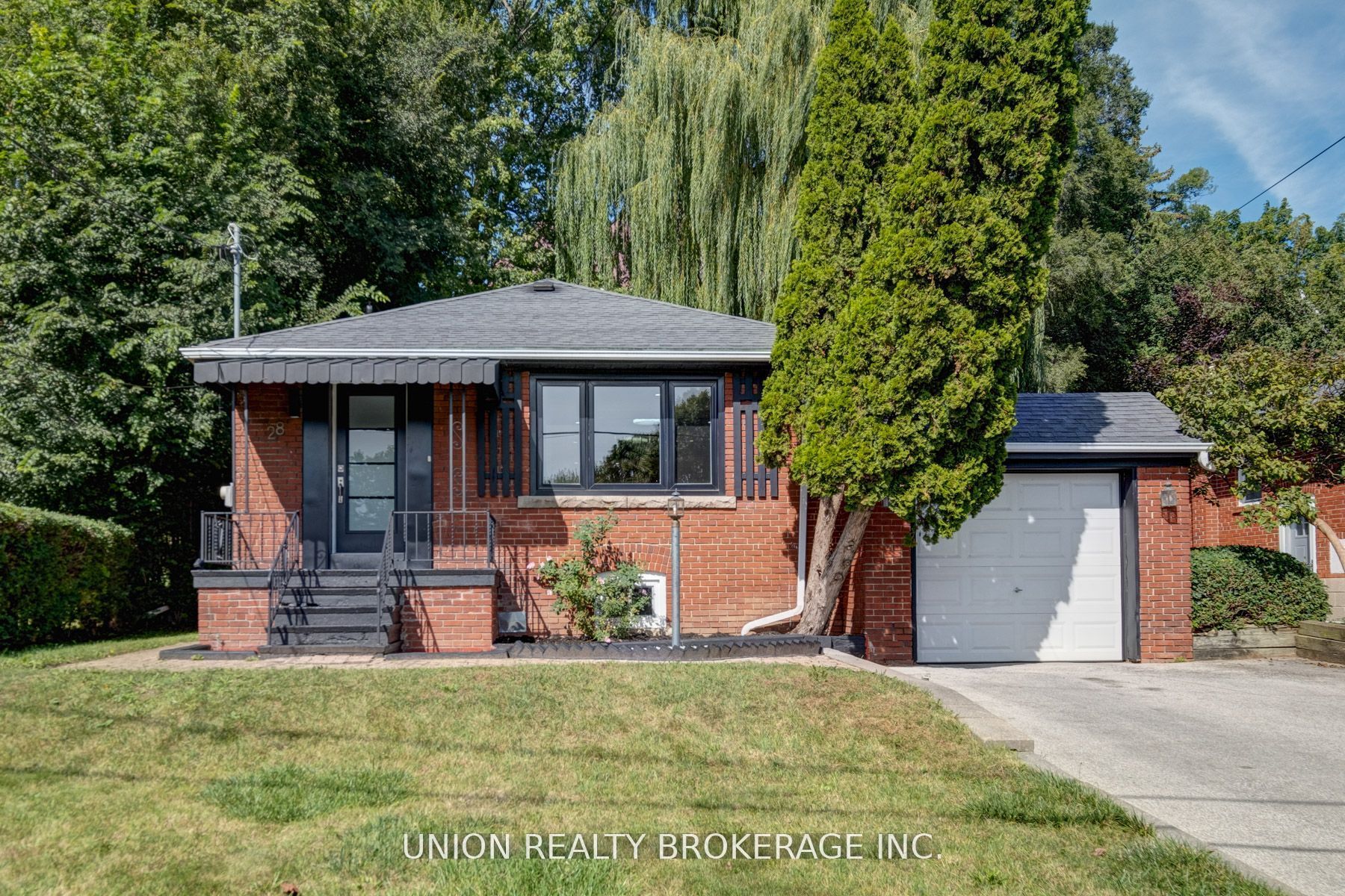 #lower - 28 Fishleigh Drive Property Photo 1