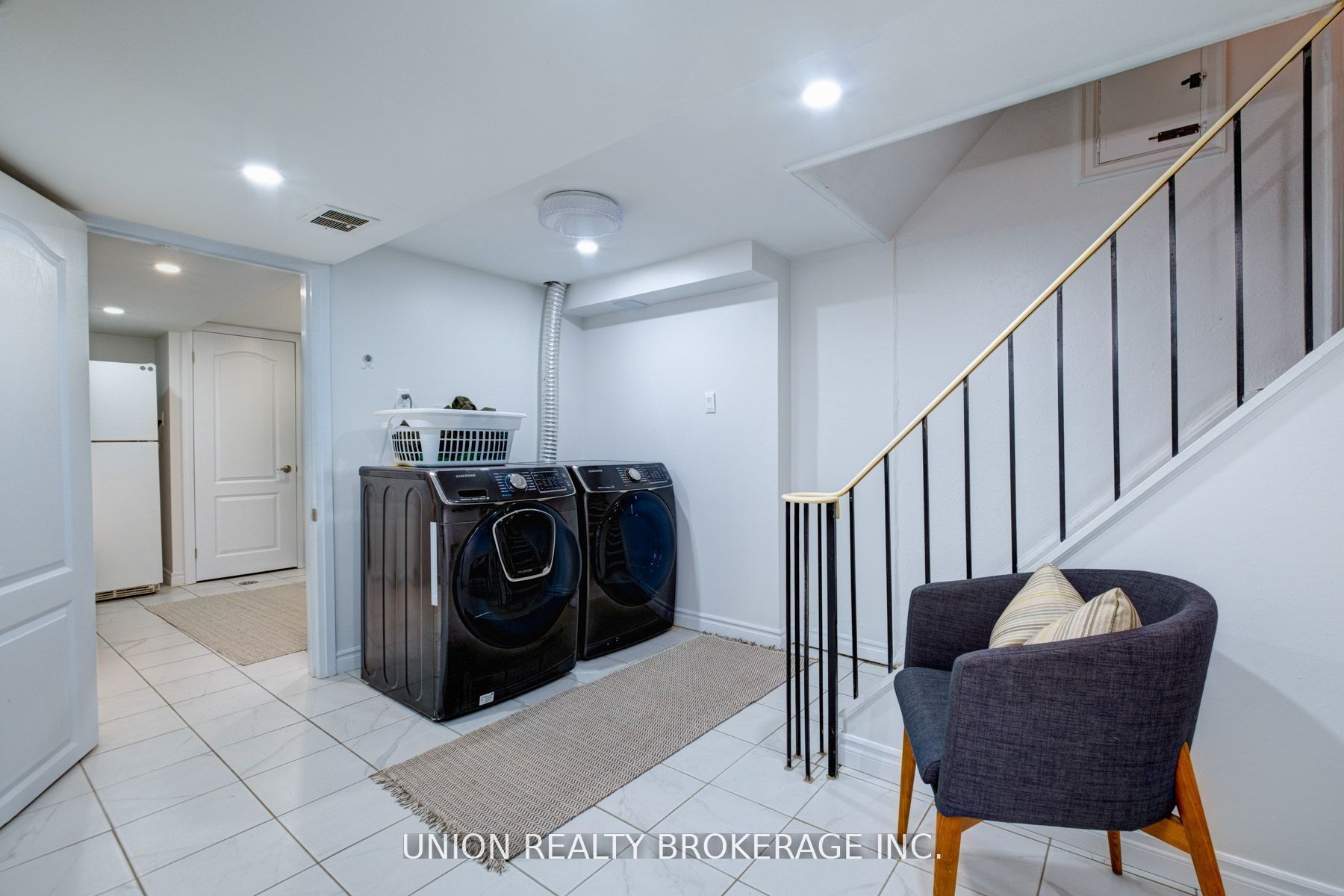#lower - 28 Fishleigh Drive Property Photo 2