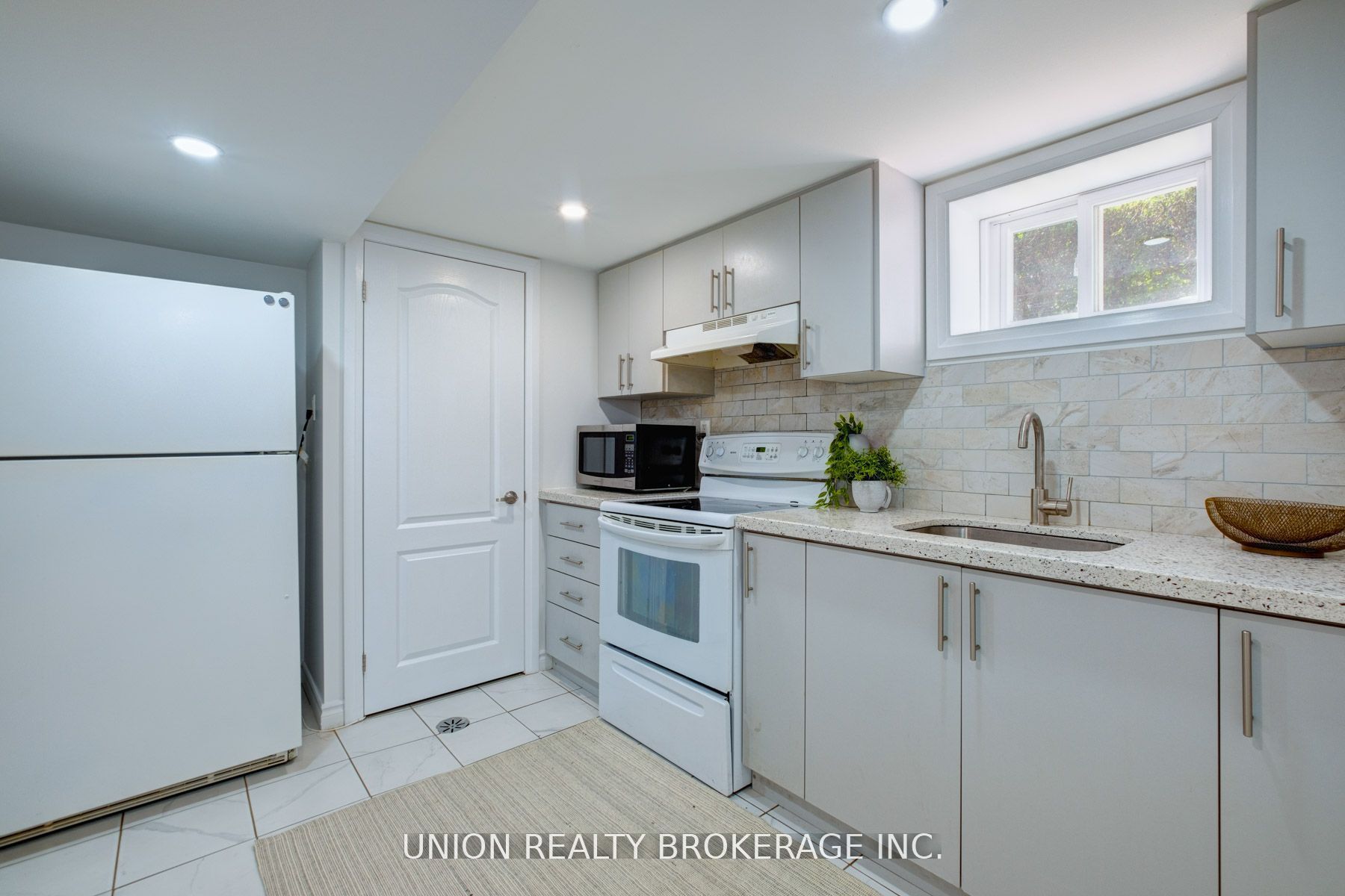 #lower - 28 Fishleigh Drive Property Photo 3