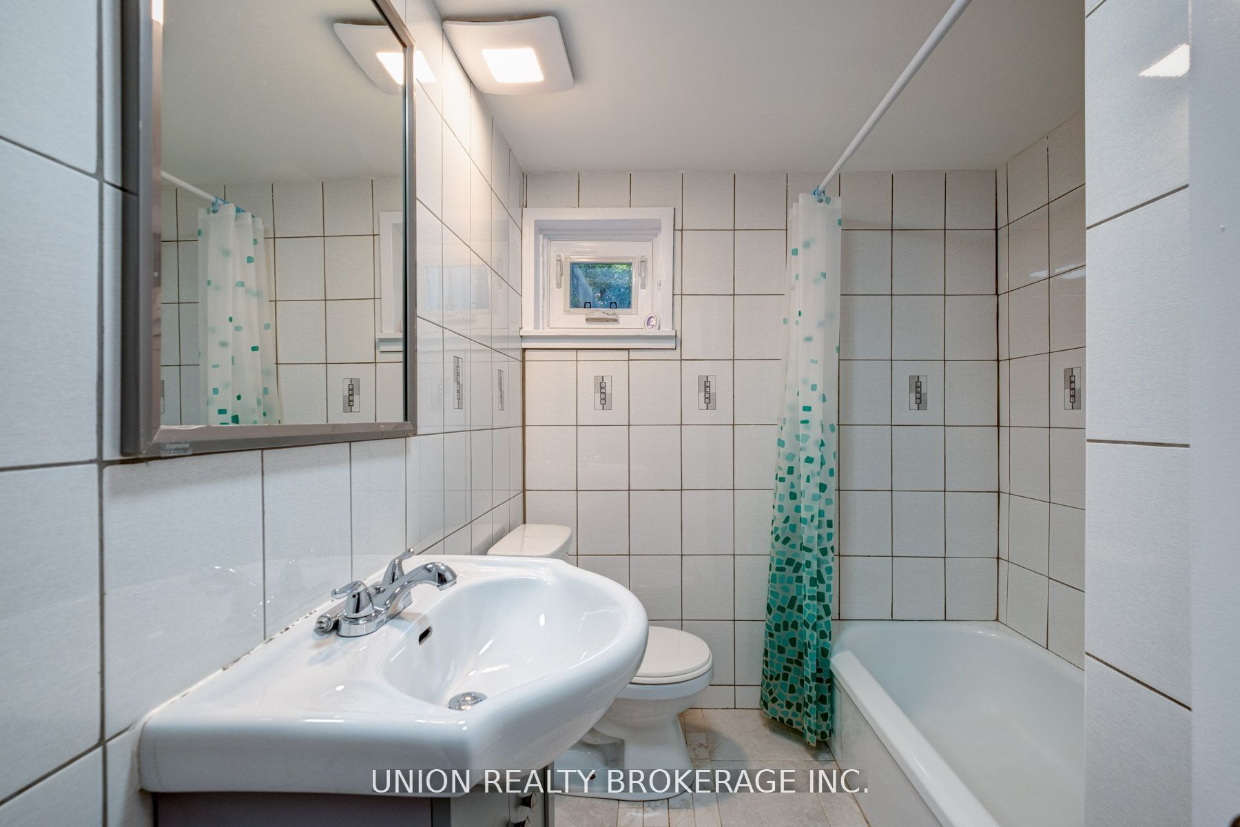 #lower - 28 Fishleigh Drive Property Photo 10