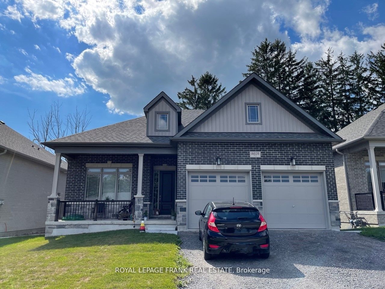 16028 Simcoe St Property Photo