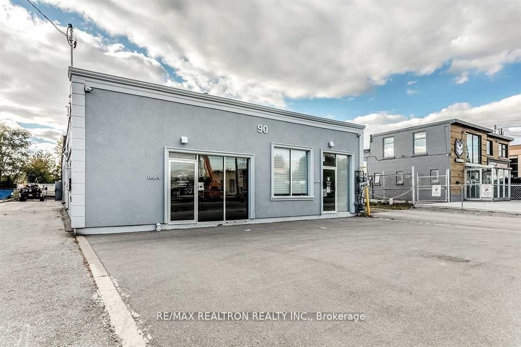 #2b - 90 Crockford Boulevard Property Photo 1