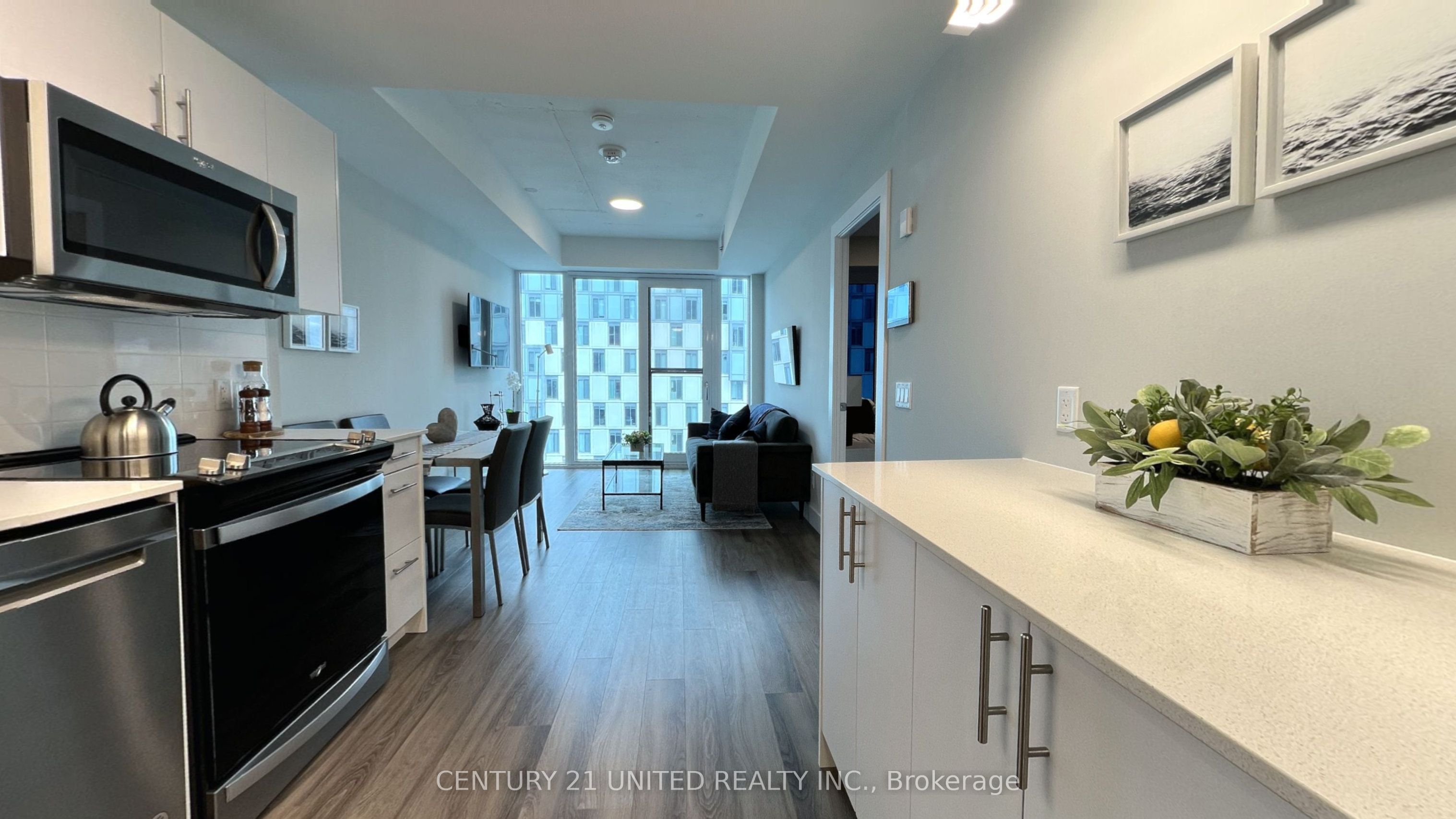 80 Bond Street E 821 Property Photo 9