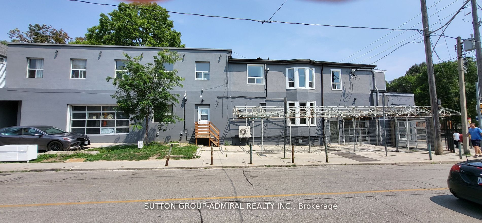 1930 Queen Street E Property Photo 37