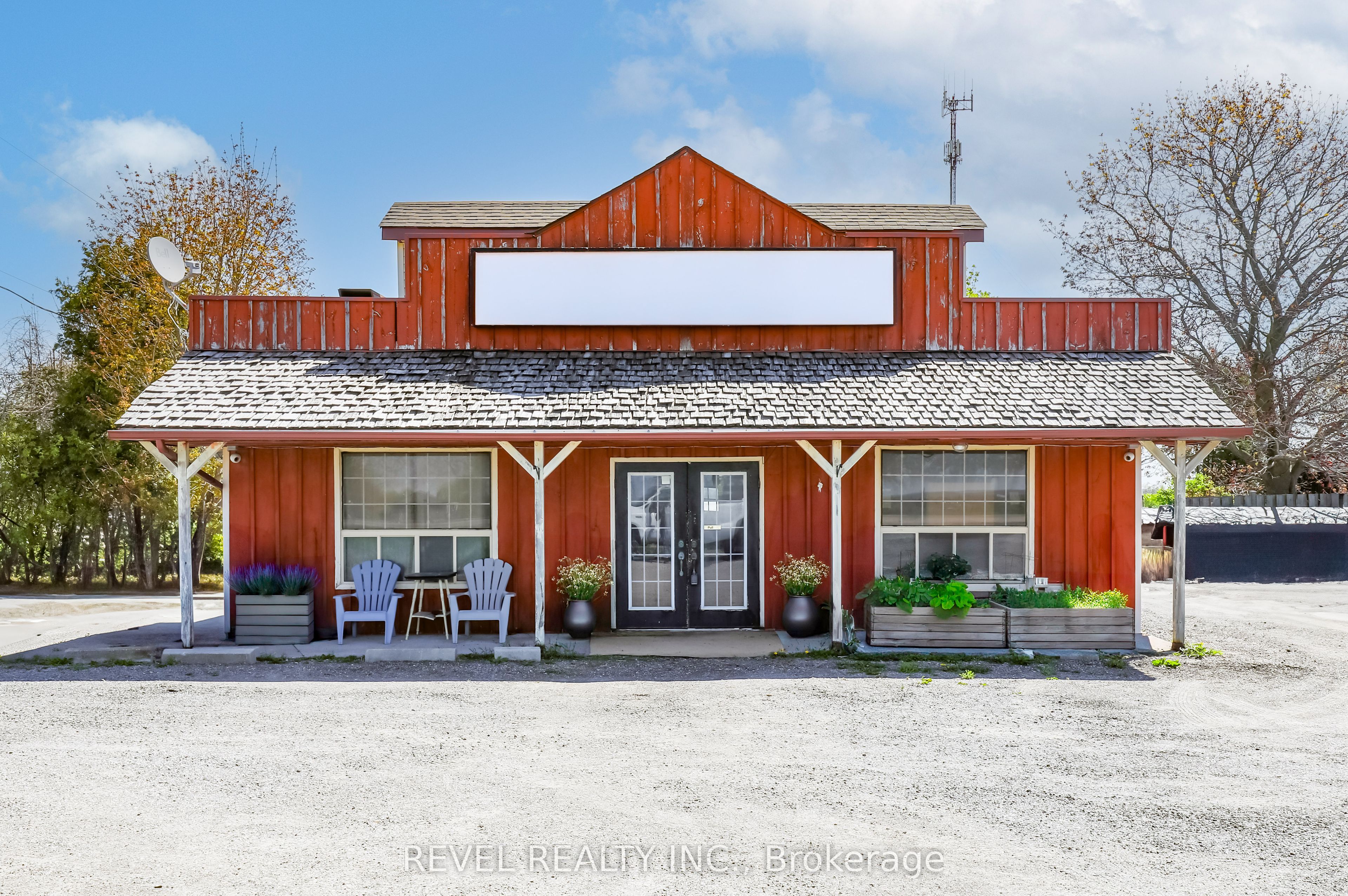 16121 Island Rd Property Photo 2