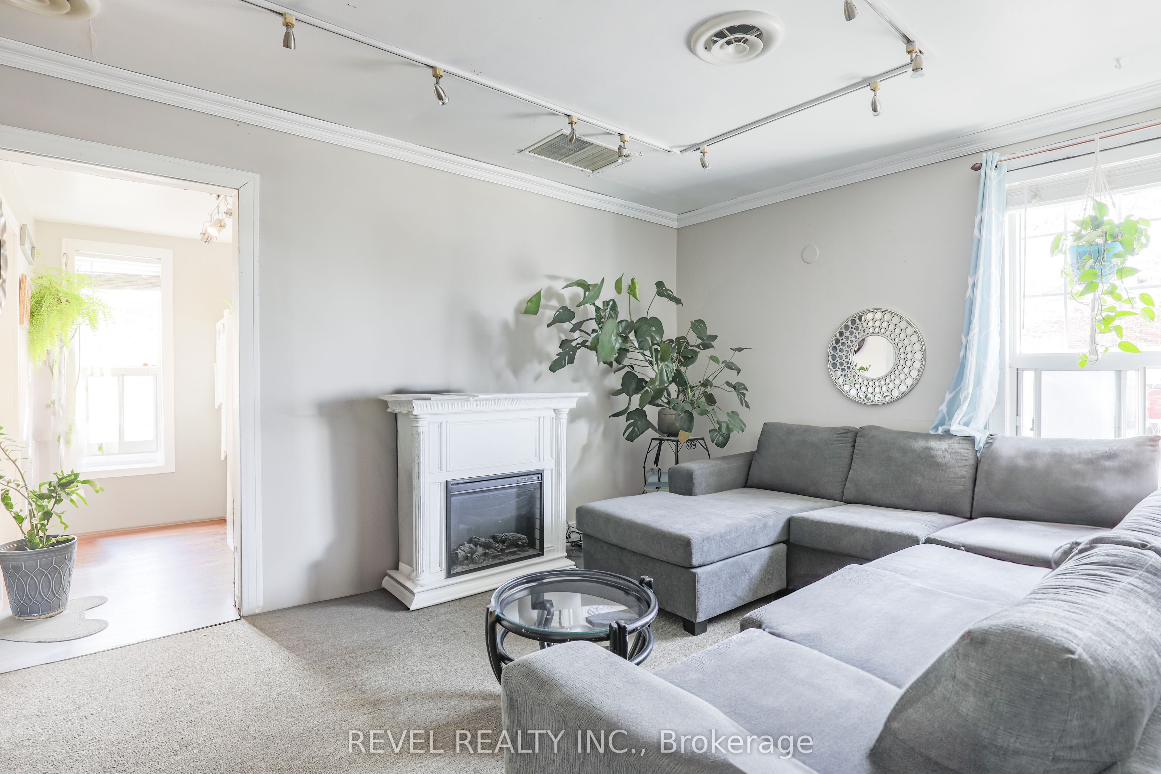 16121 Island Rd Property Photo 5