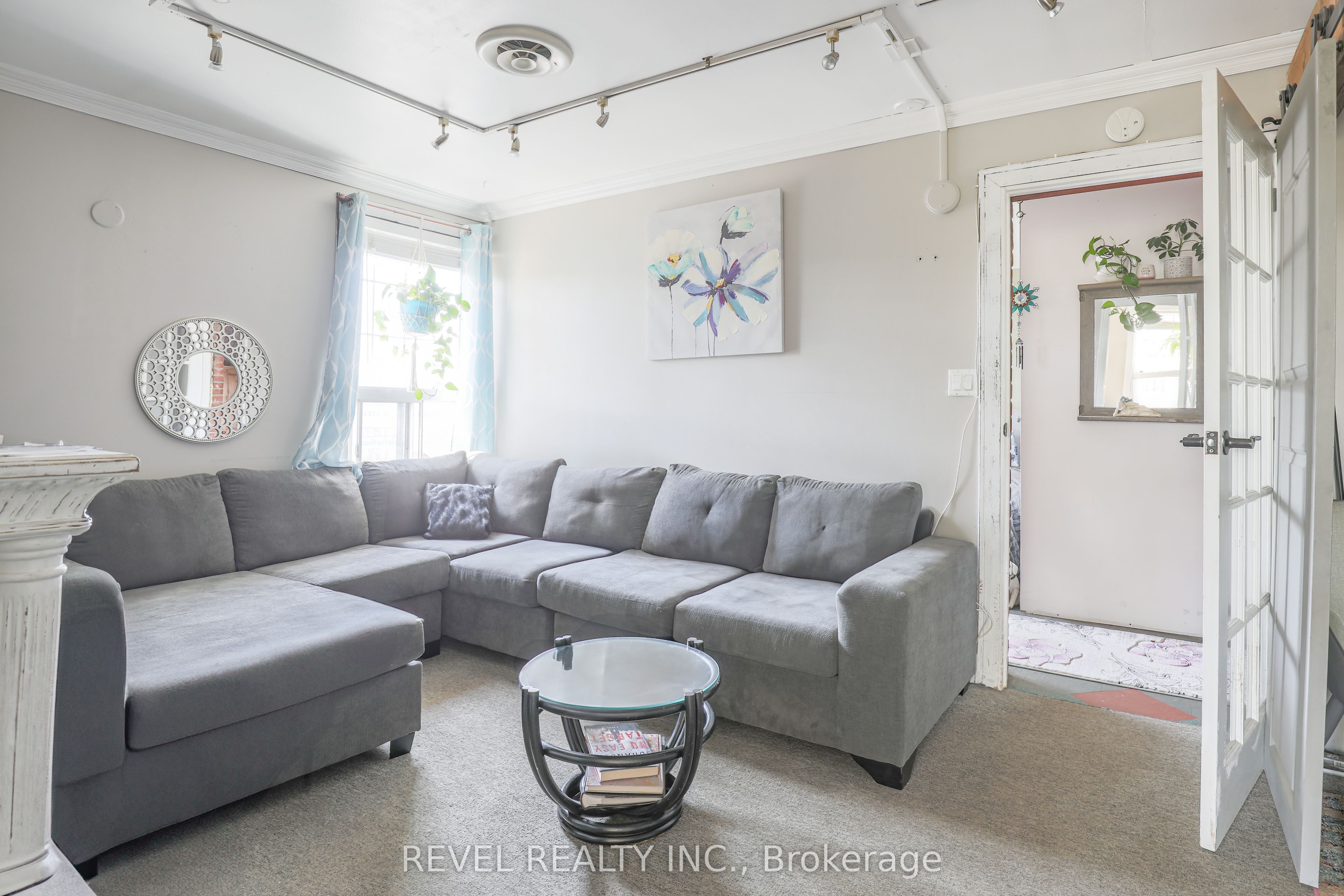 16121 Island Rd Property Photo 6