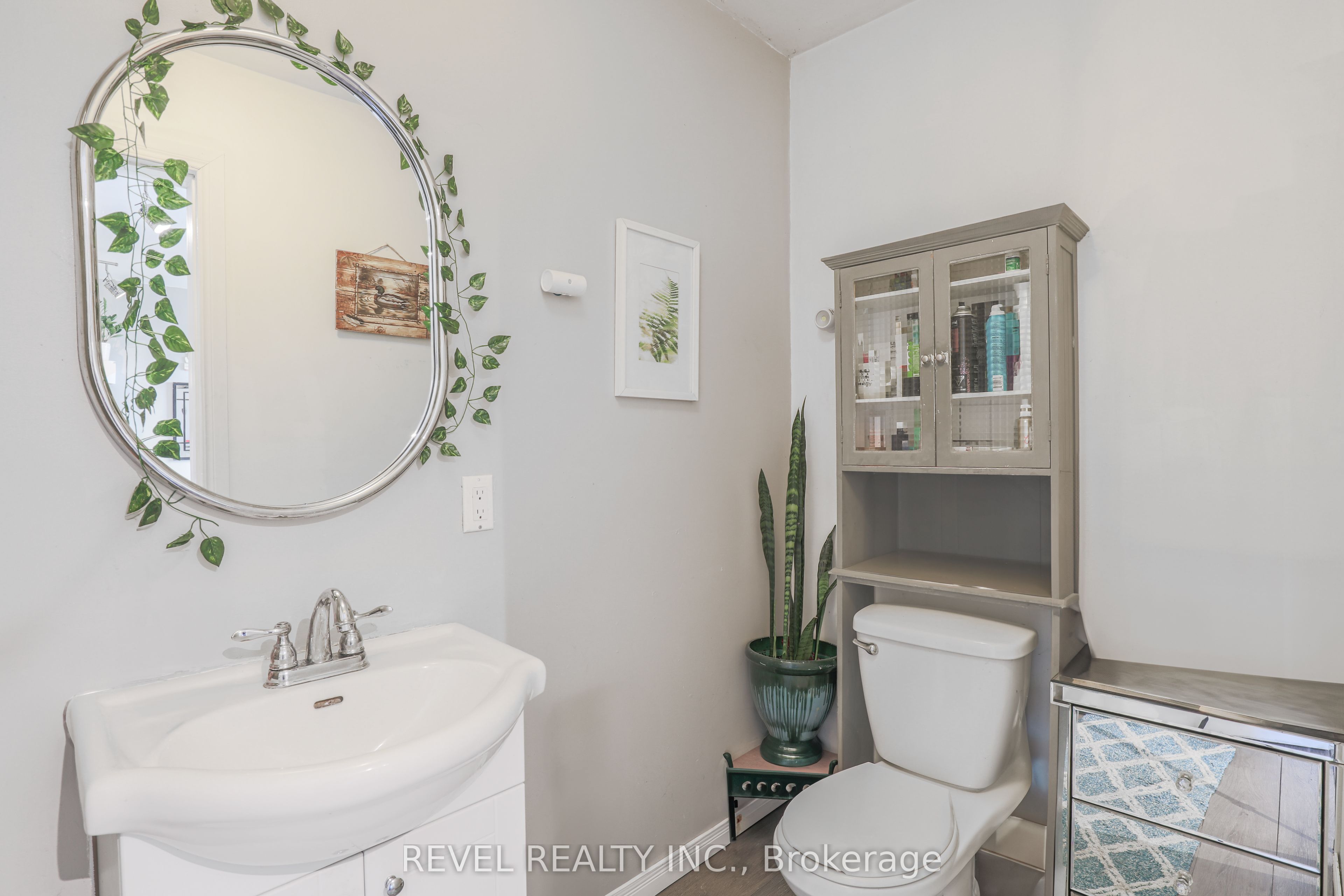 16121 Island Rd Property Photo 9