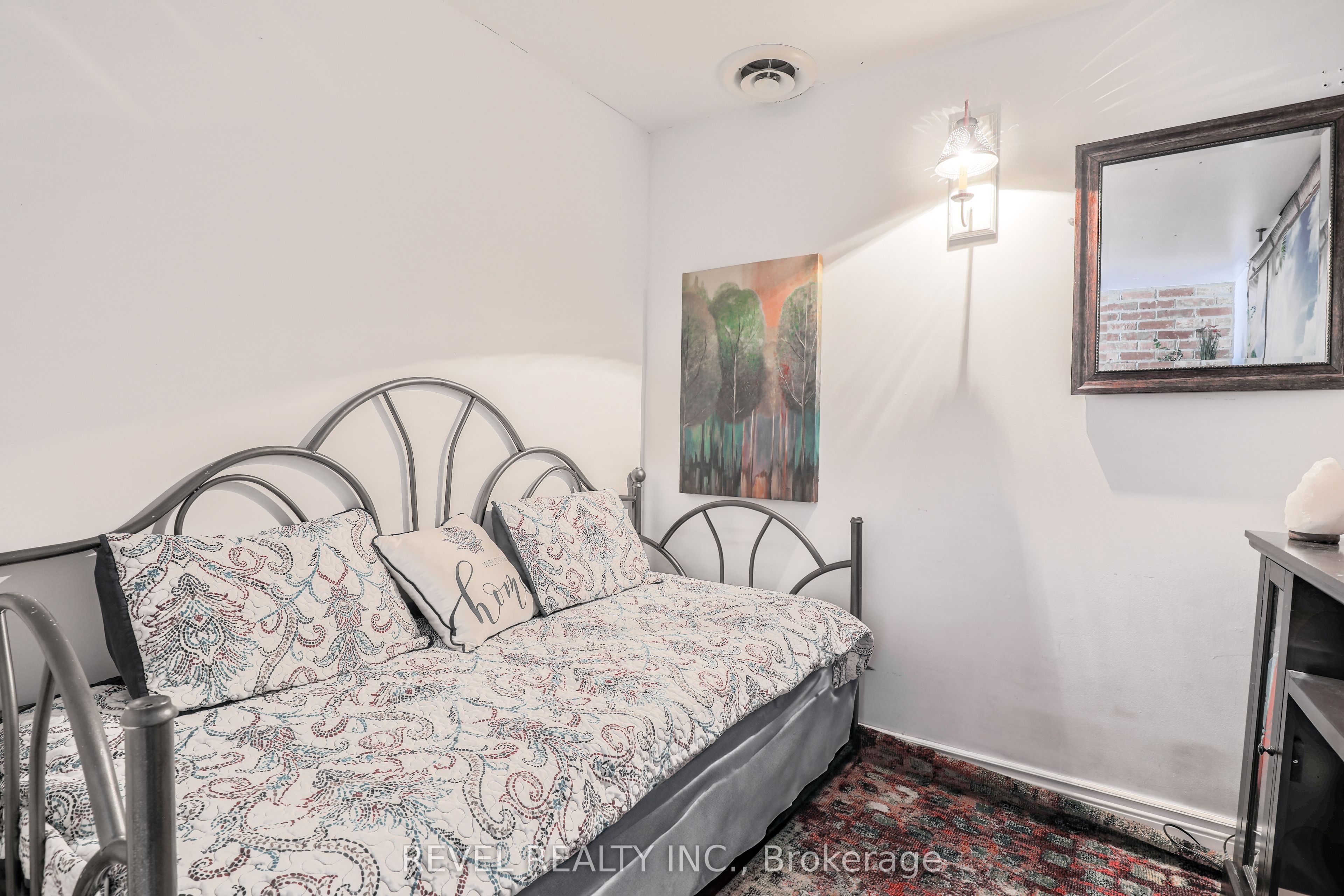 16121 Island Rd Property Photo 10
