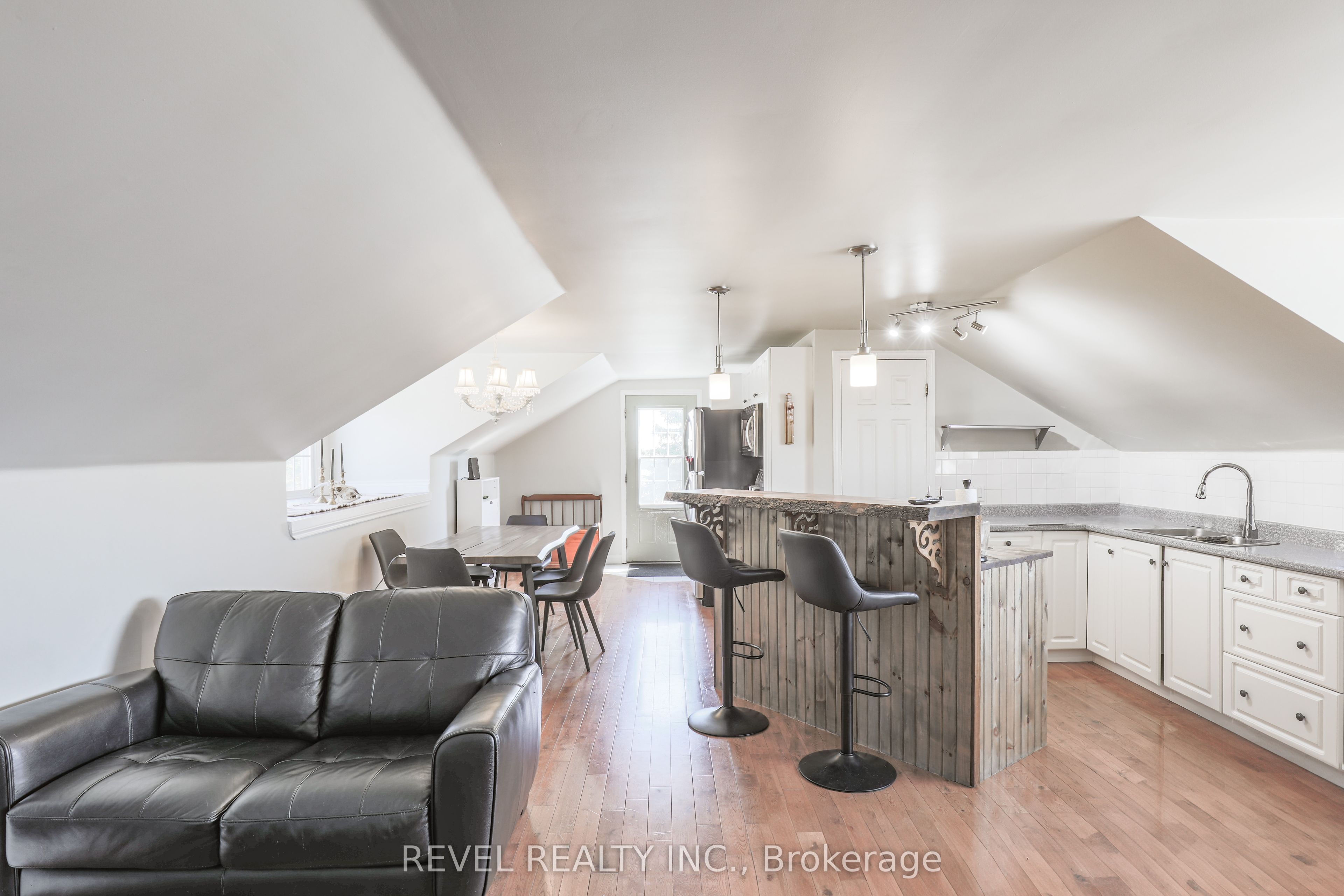 16121 Island Rd Property Photo 18