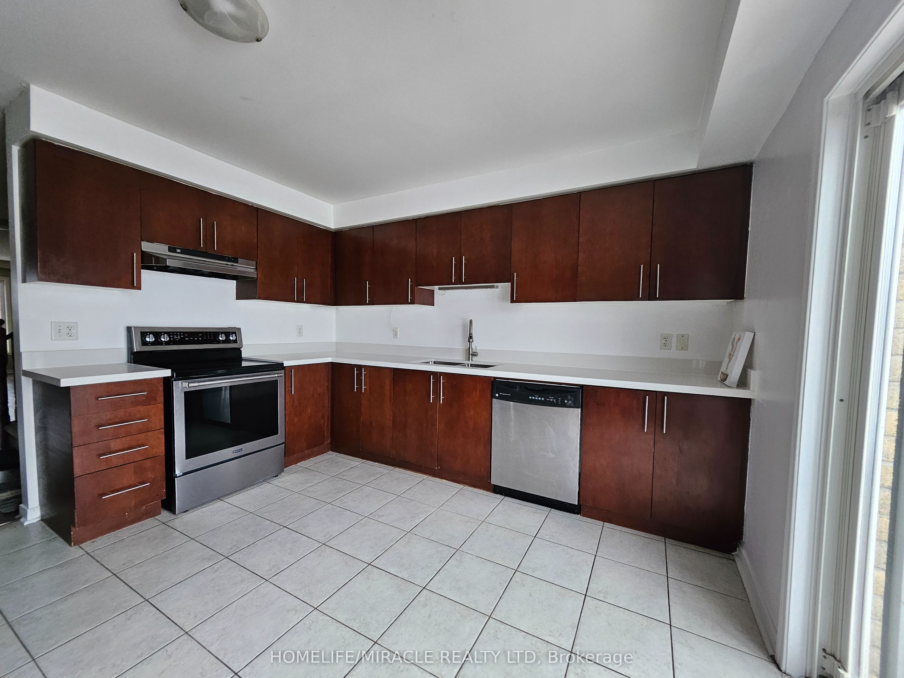 36 Stonewood Street Property Photo 4