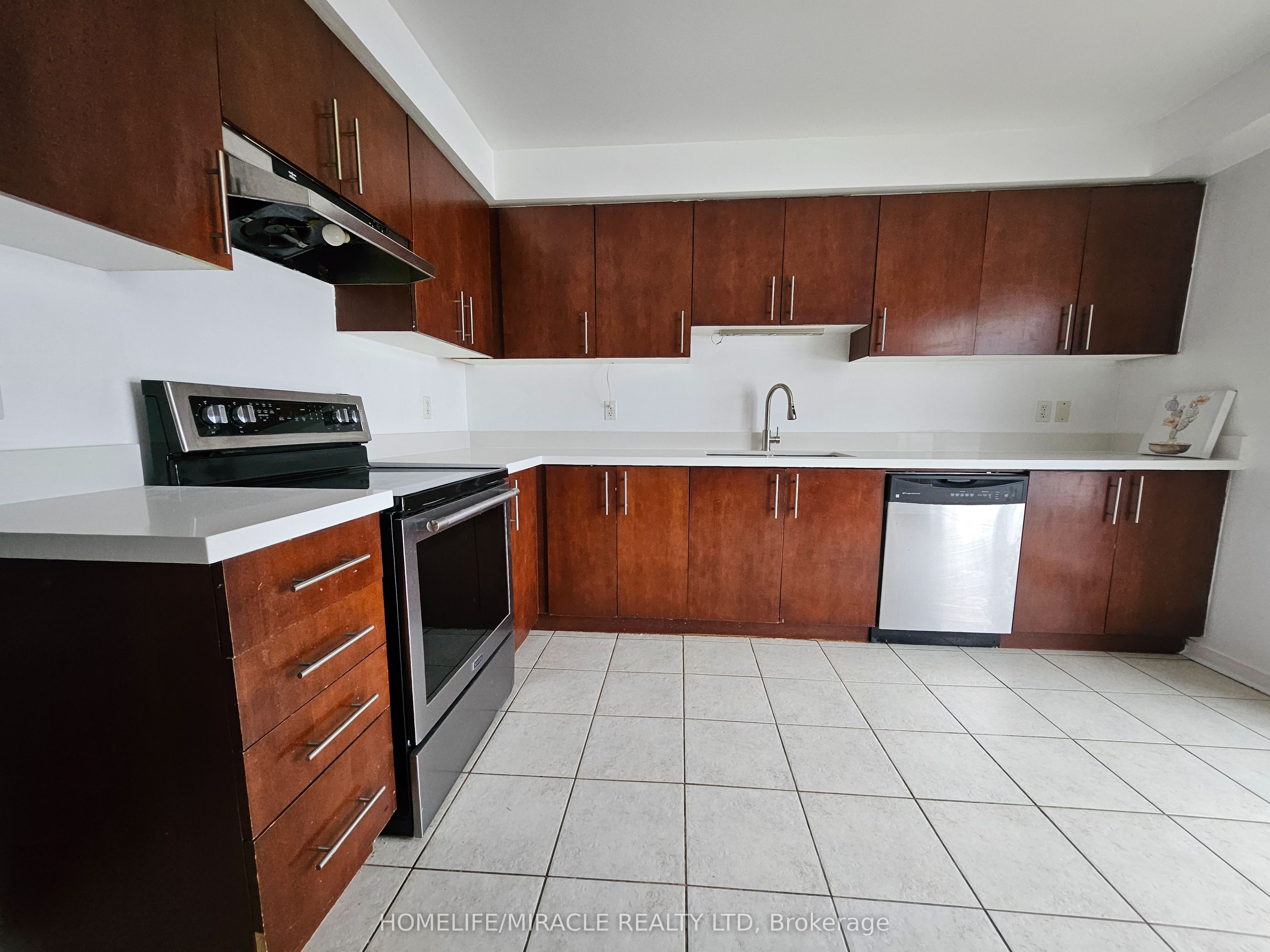36 Stonewood Street Property Photo 6