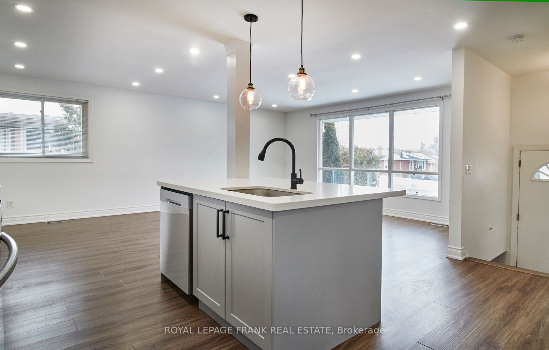 290 Nipigon Street Property Photo 10