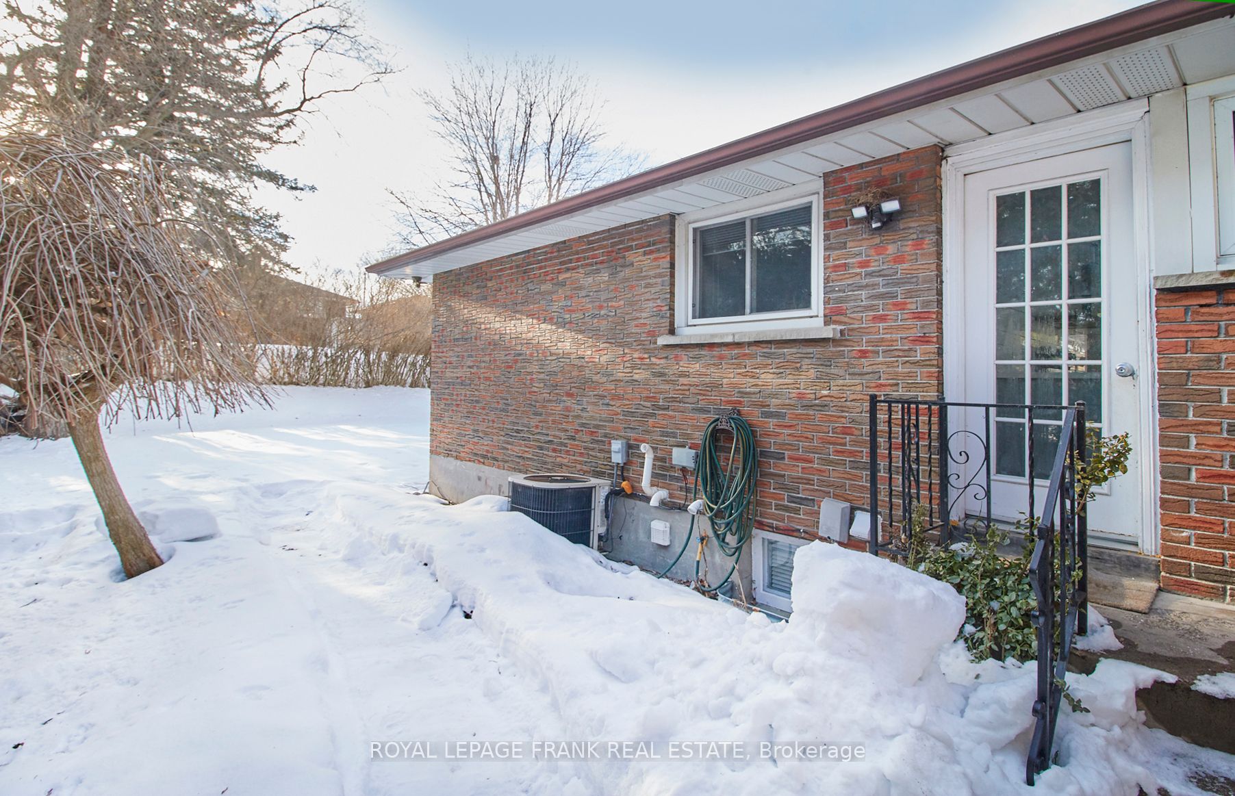 290 Nipigon Street Property Photo 36