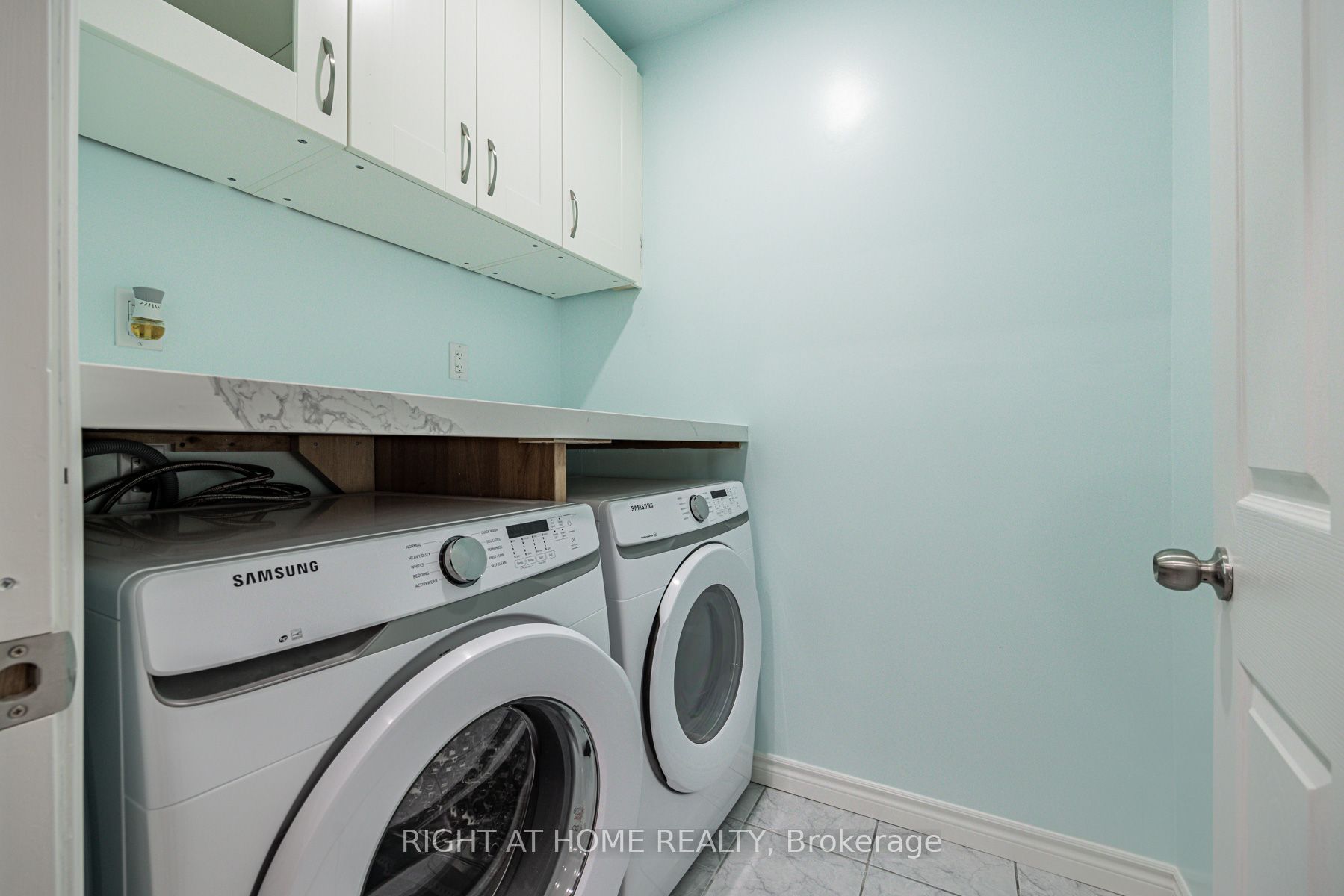 #2nd Floor - 600 Gerrard Street Property Photo 4