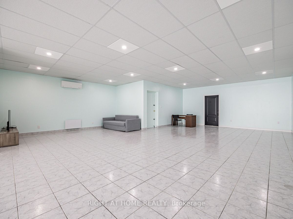 #2nd Floor - 600 Gerrard Street Property Photo 9