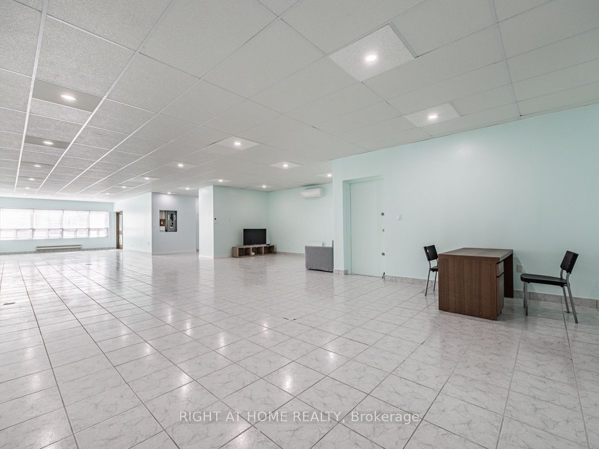 #2nd Floor - 600 Gerrard Street Property Photo 10