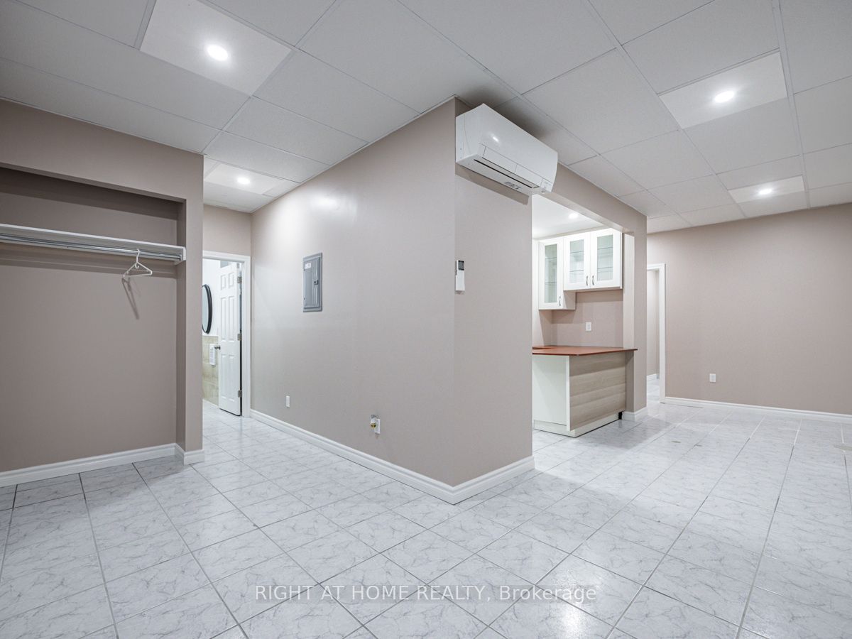 #2nd Floor - 600 Gerrard Street Property Photo 11