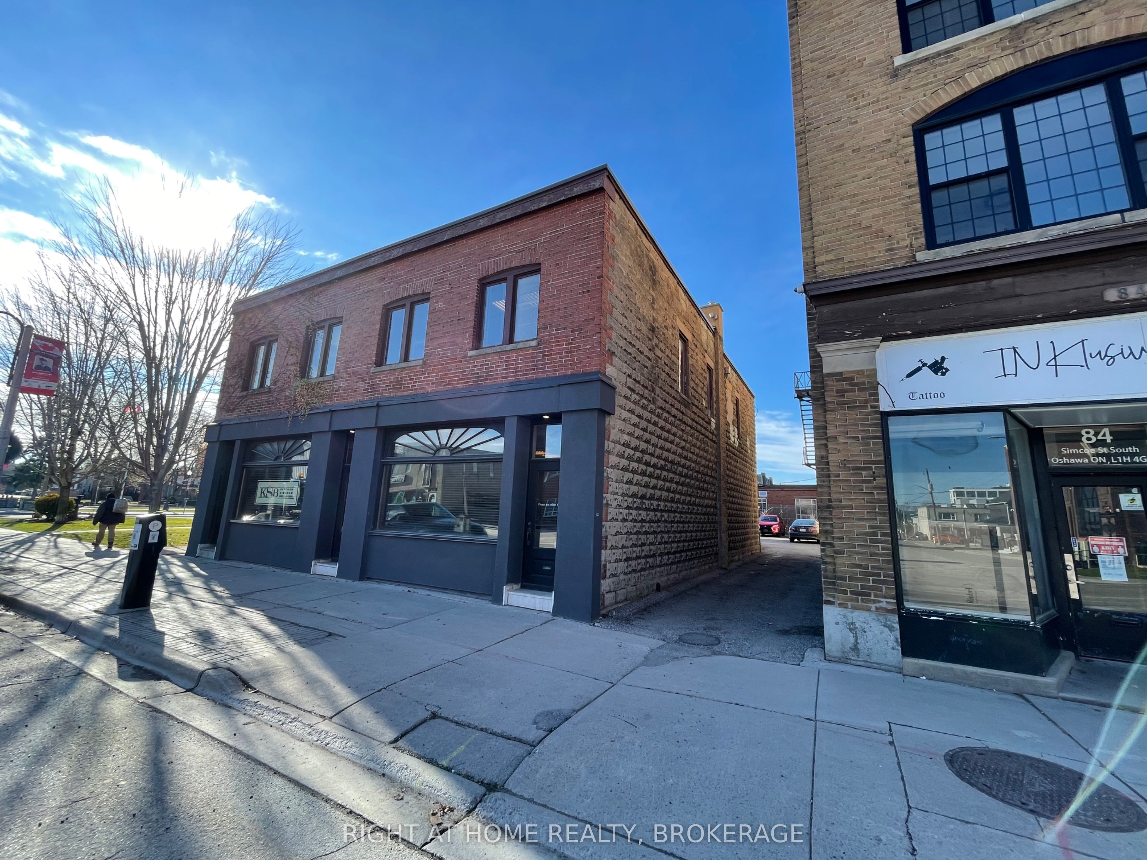 90 Simcoe Street Property Photo 1