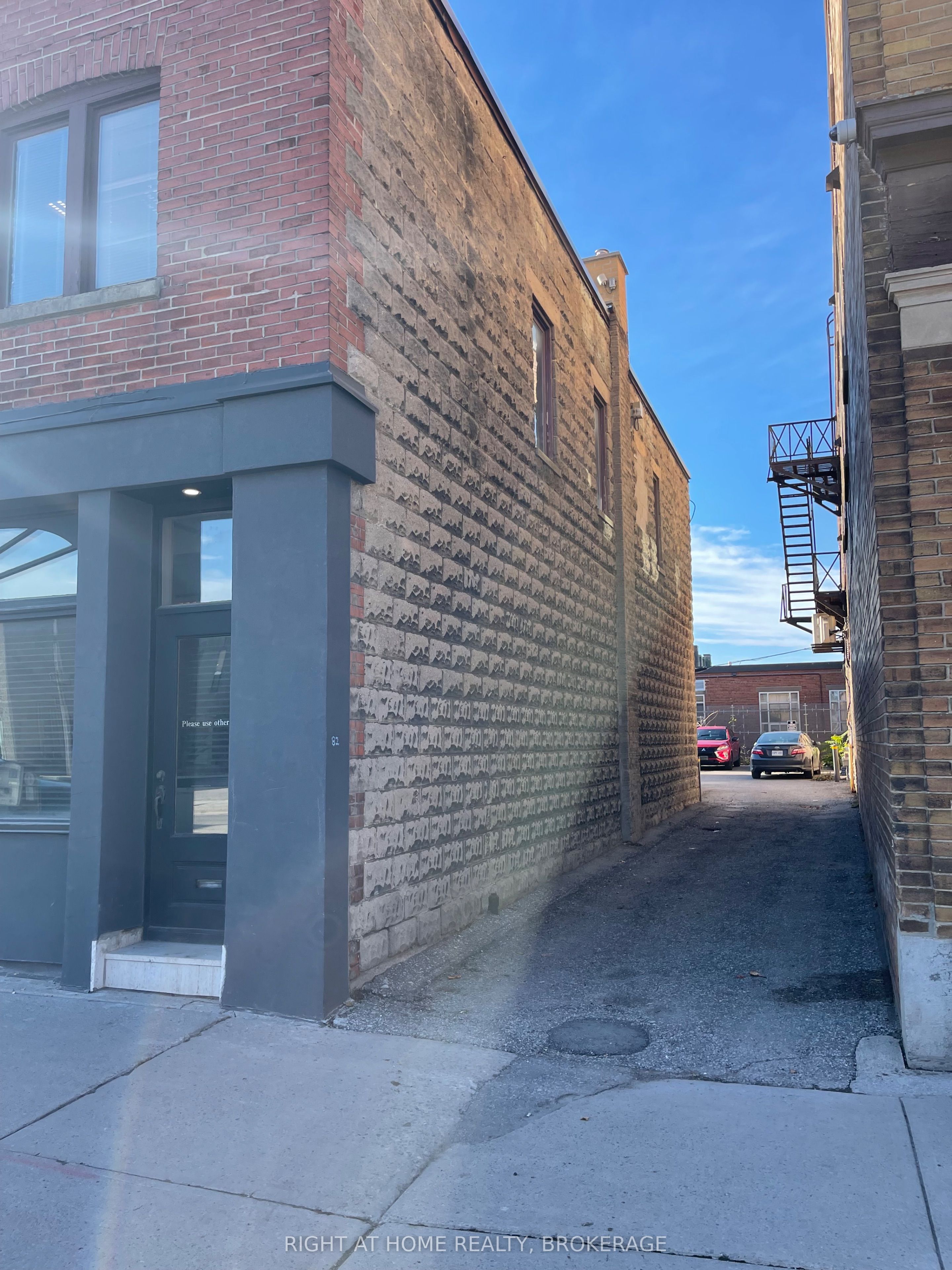 90 Simcoe Street Property Photo 4