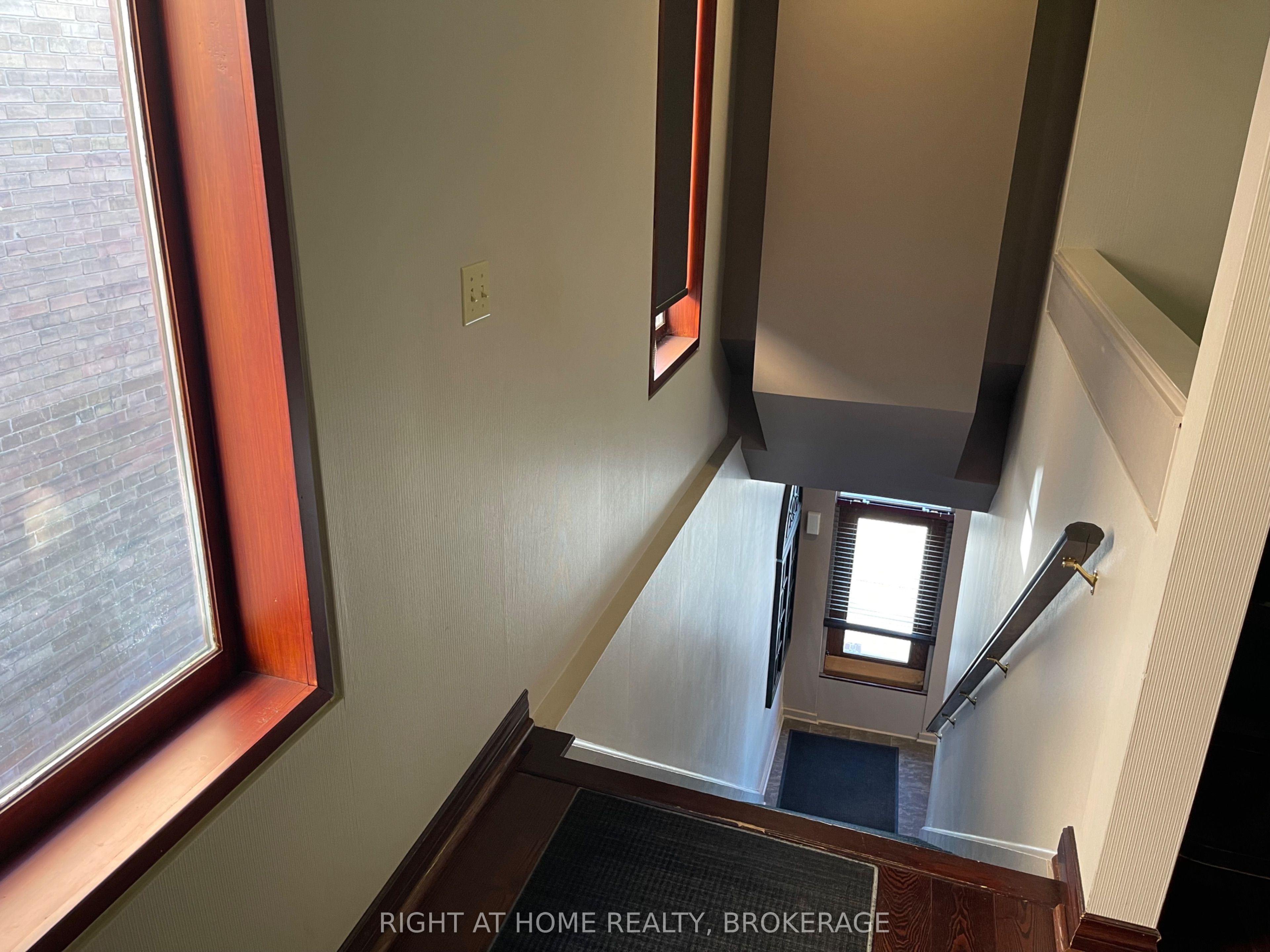 90 Simcoe Street Property Photo 6