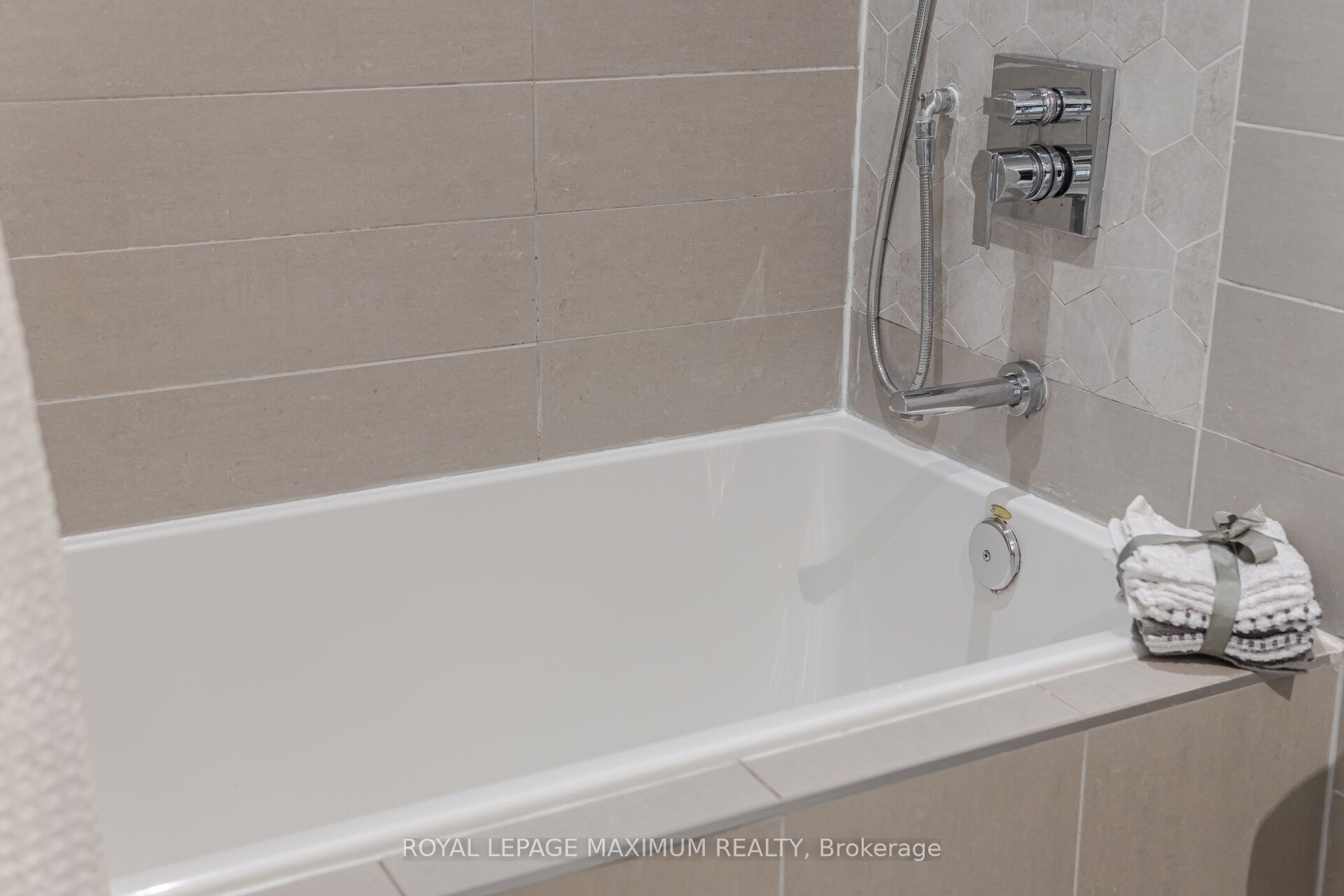 #315 - 66 Kippendavie Avenue Property Photo 27
