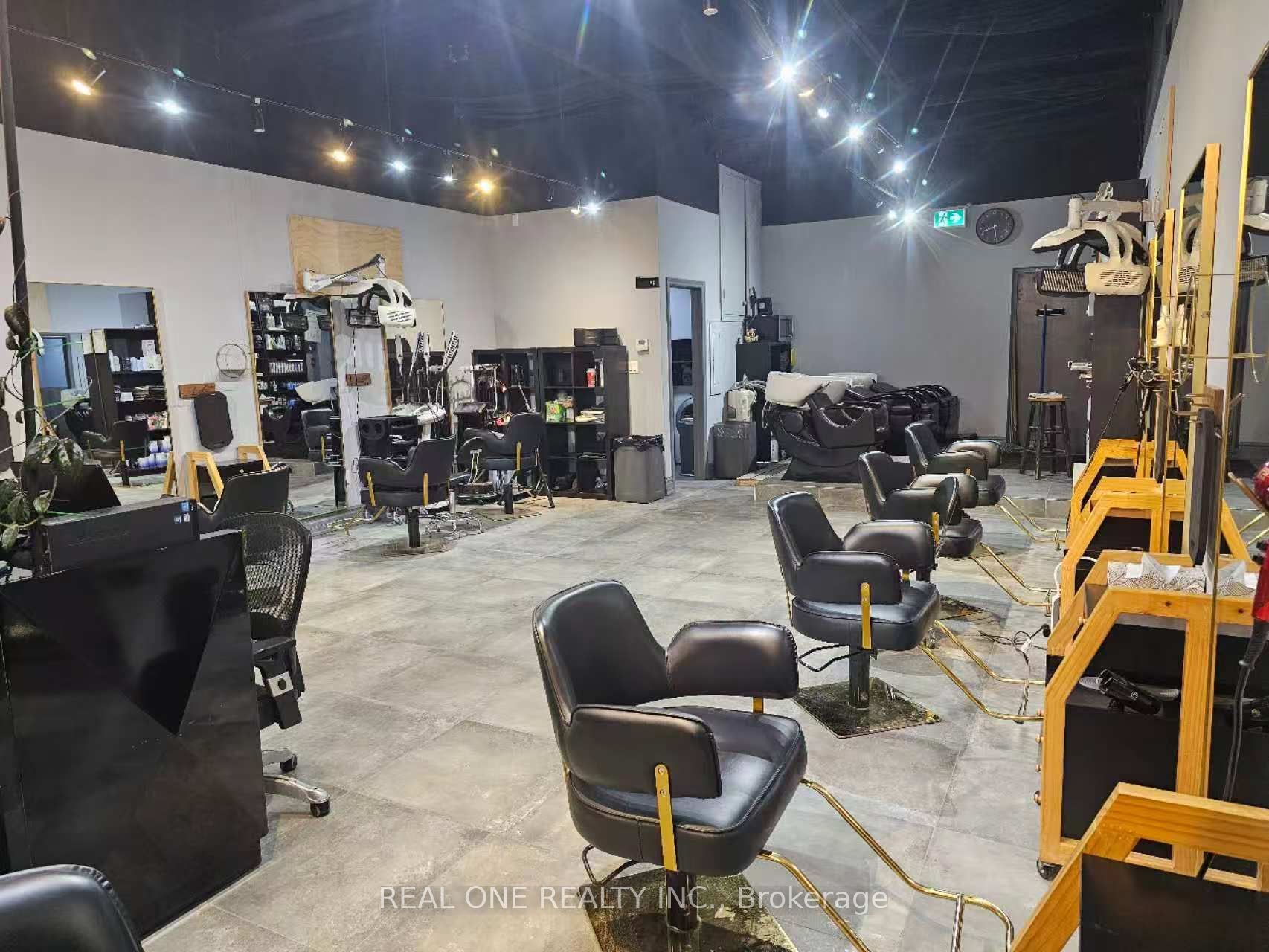 2580 Birchmount Road Property Photo 4