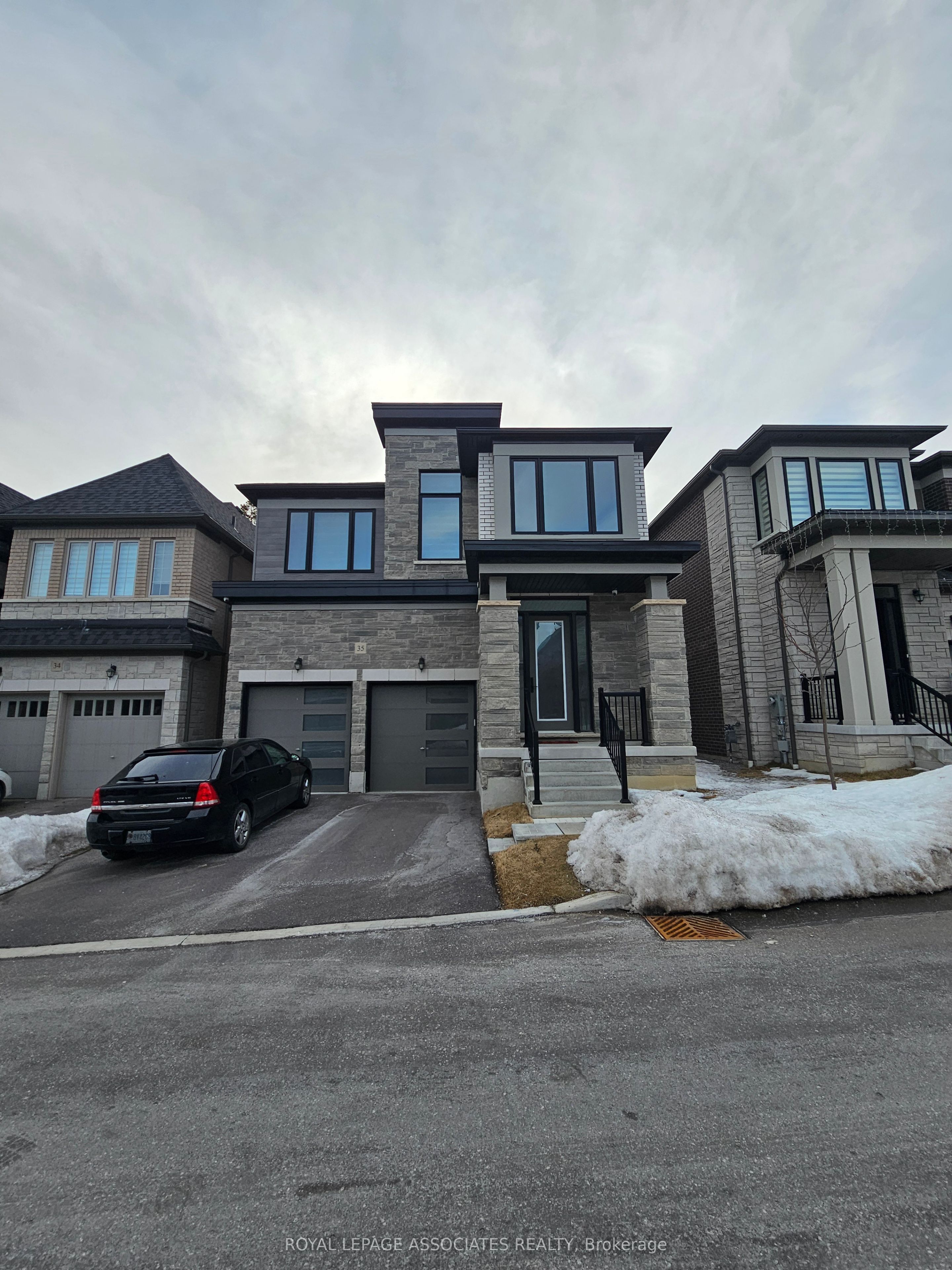 #35 - 400 Finch Avenue Property Photo 1
