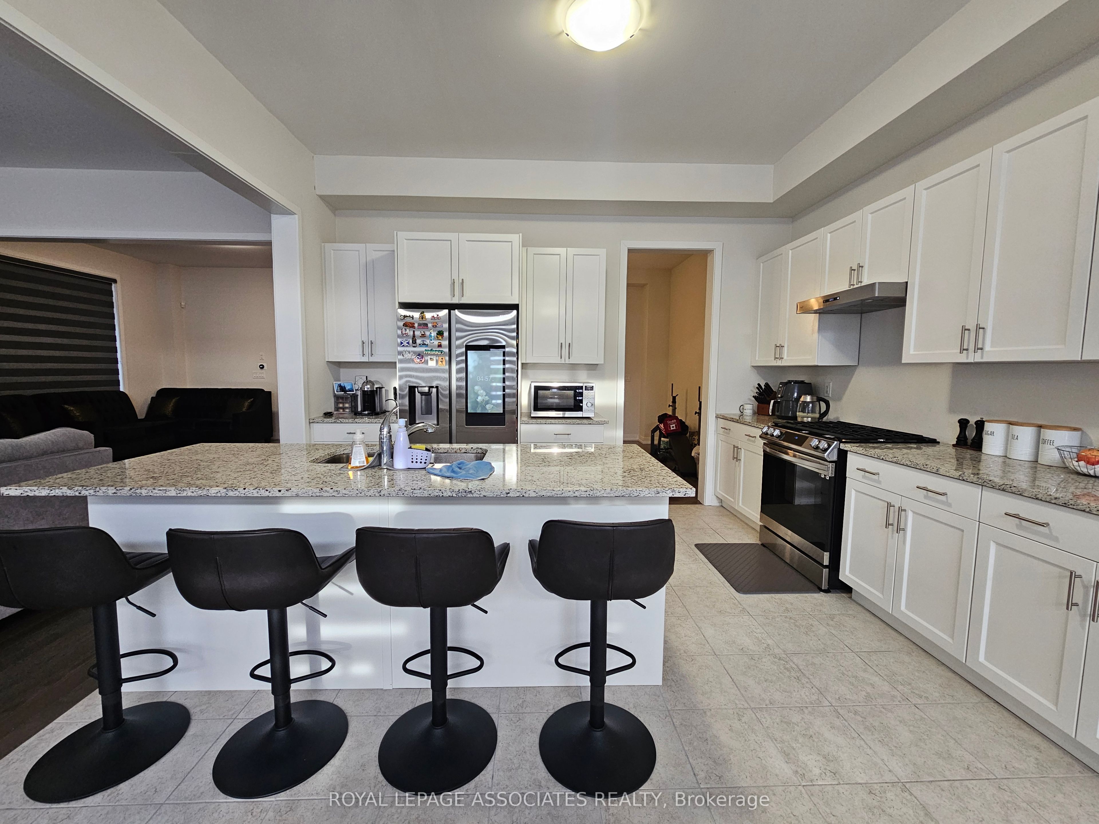 #35 - 400 Finch Avenue Property Photo 3