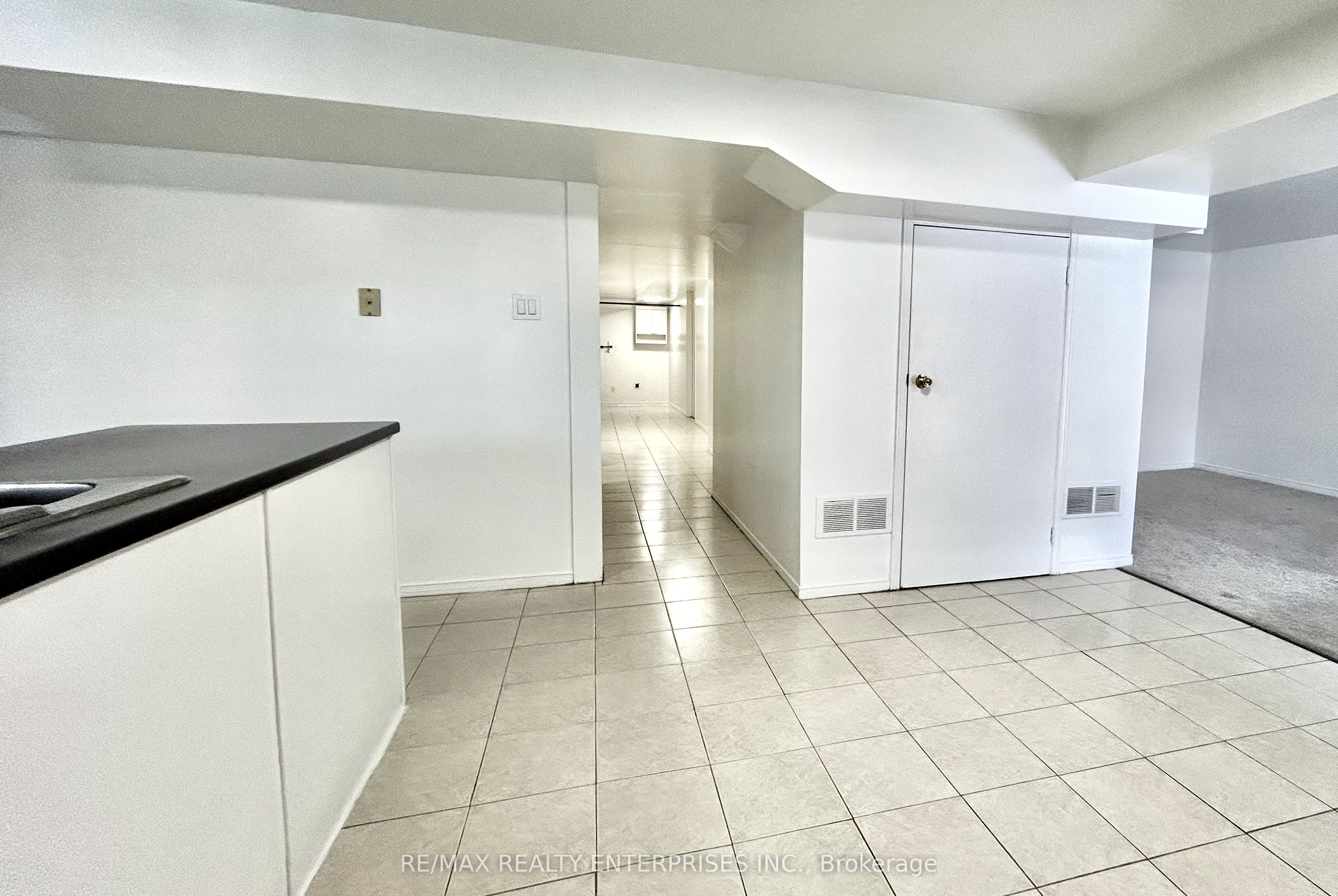 220 Hupfield Trail Property Photo 8