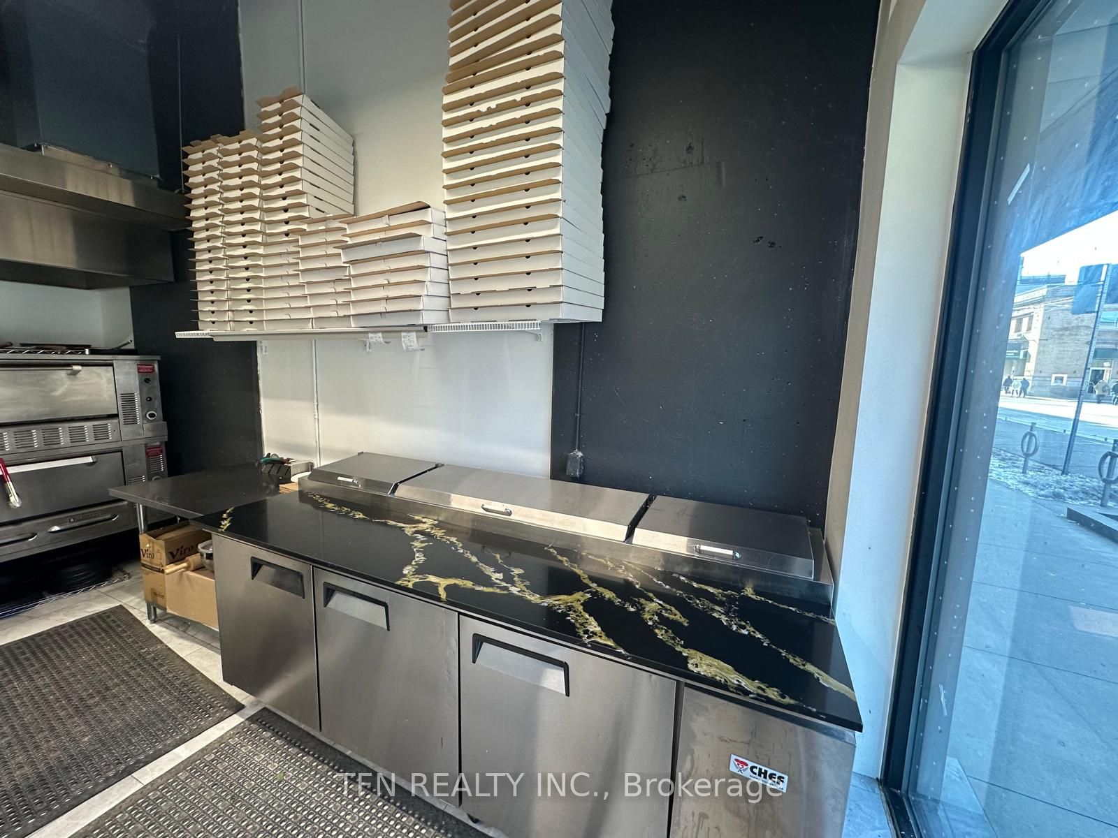 903 Queen Street Property Photo 10