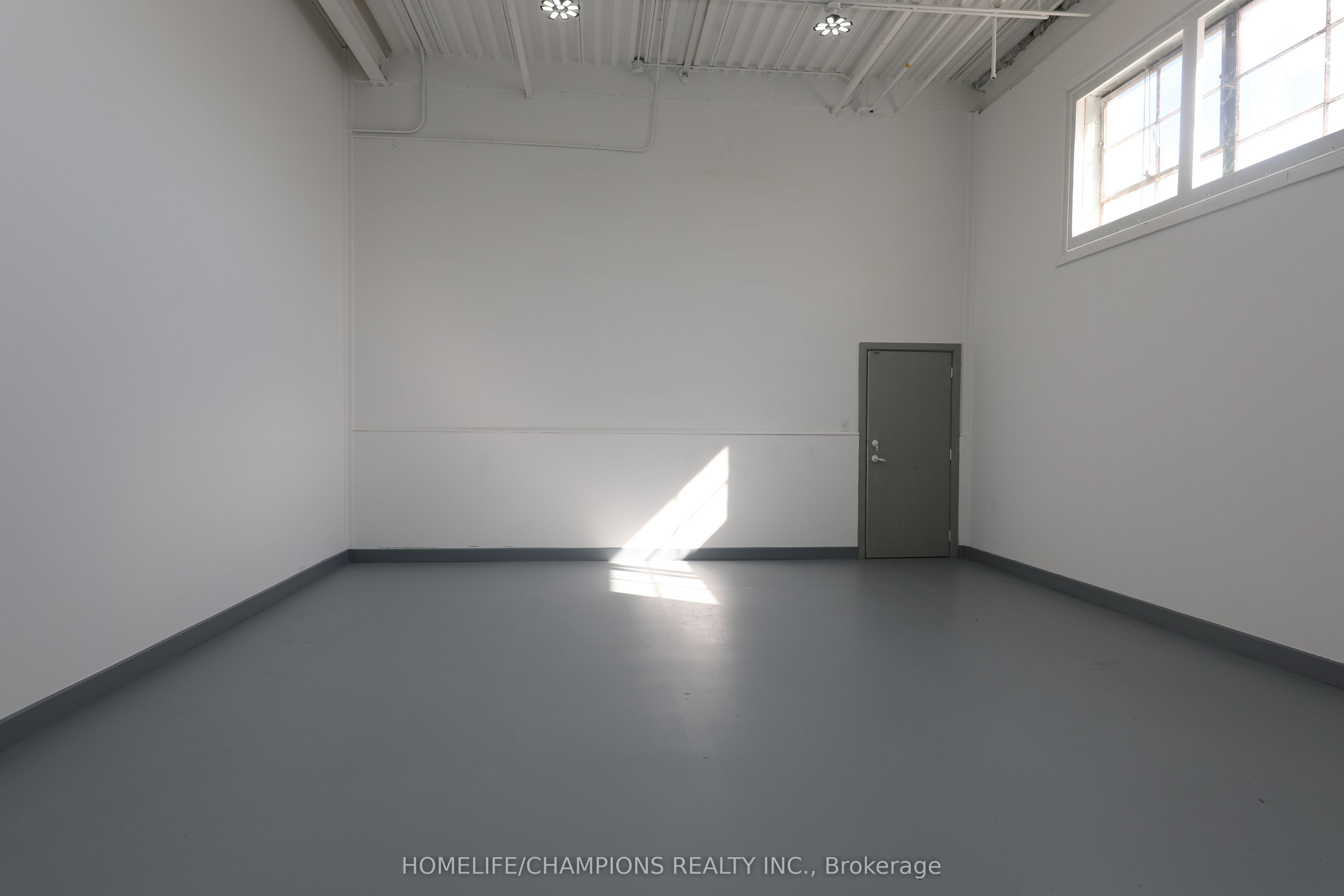 ##3 - 804 Ritson Road Property Photo 2