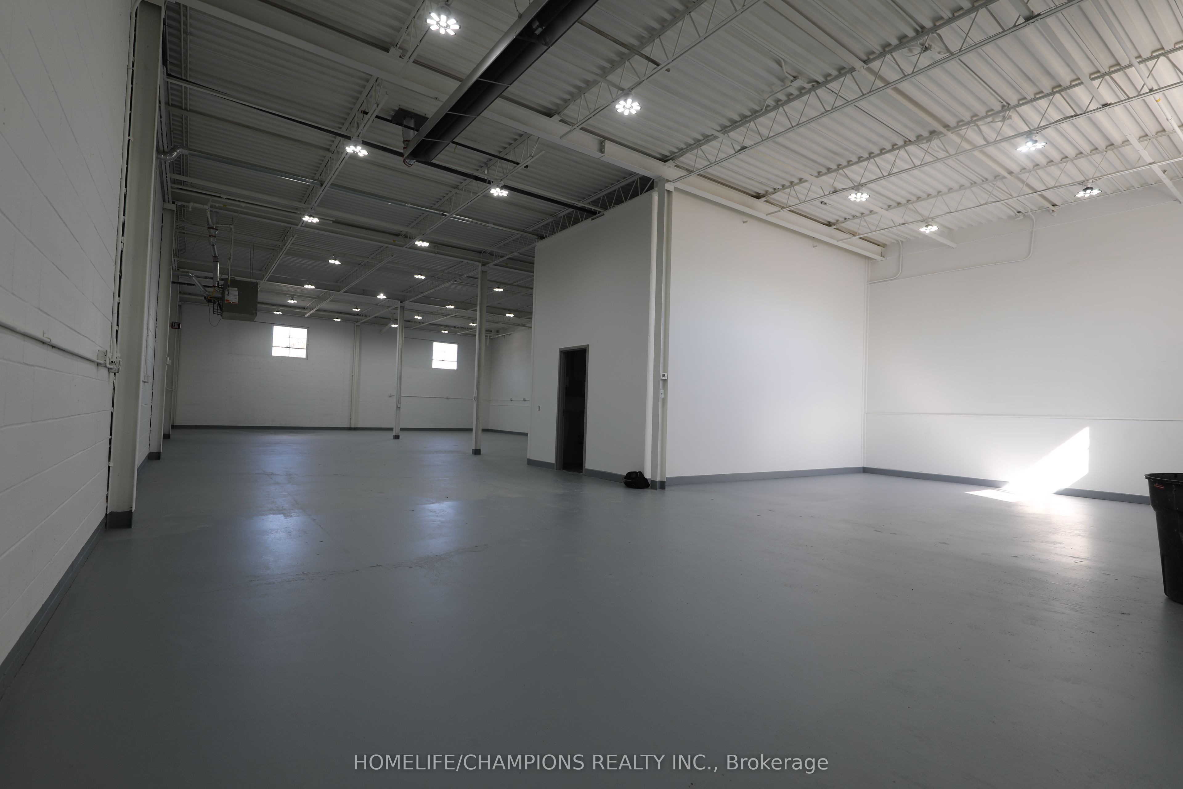 ##3 - 804 Ritson Road Property Photo 3