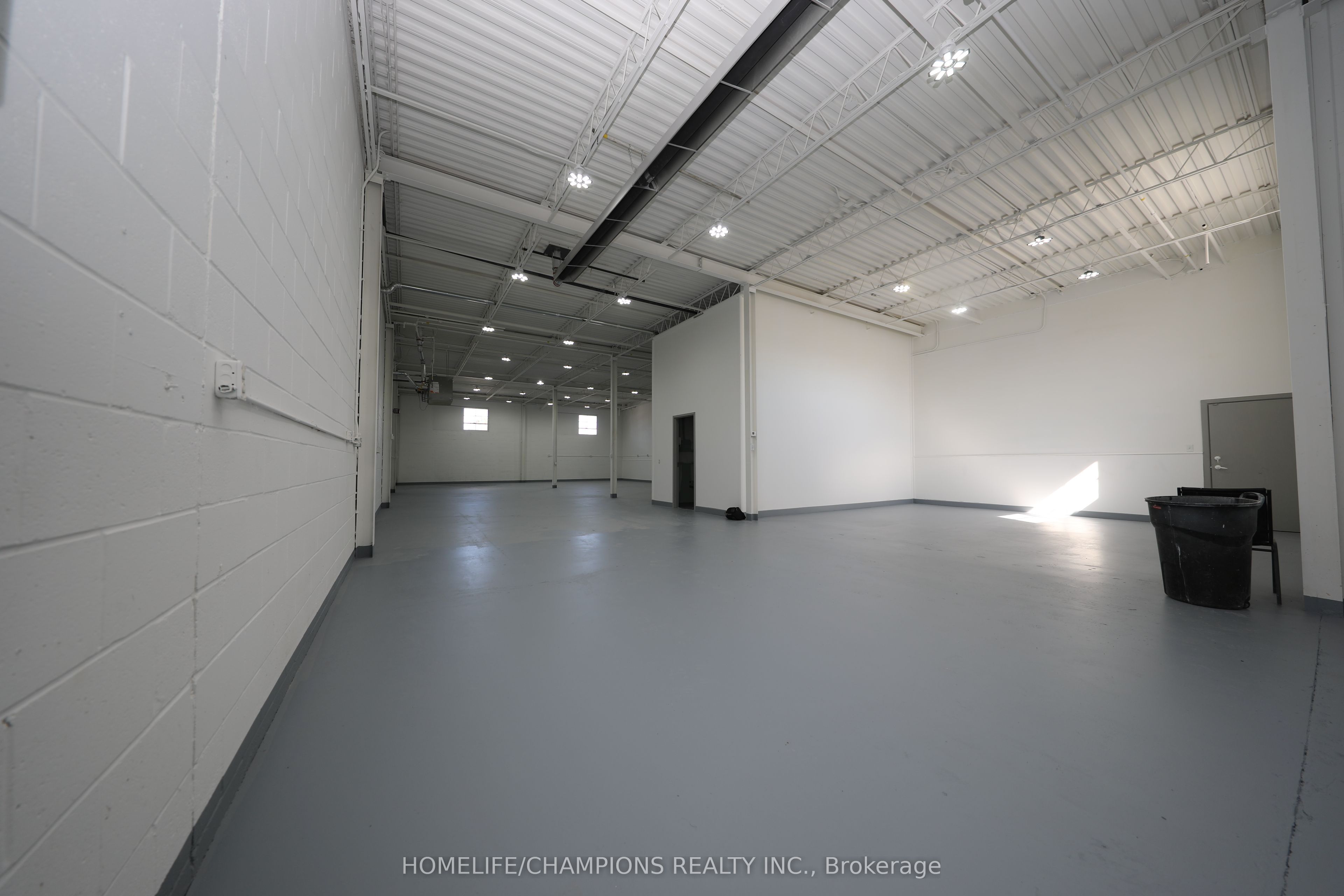 ##3 - 804 Ritson Road Property Photo 4