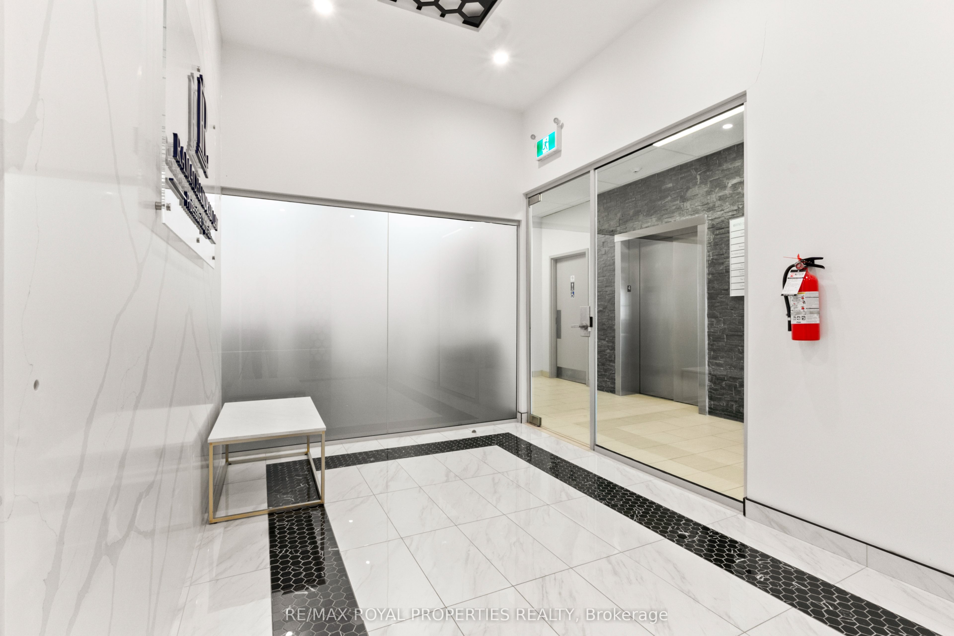 #403 - 300 Rossland Road Property Photo 6