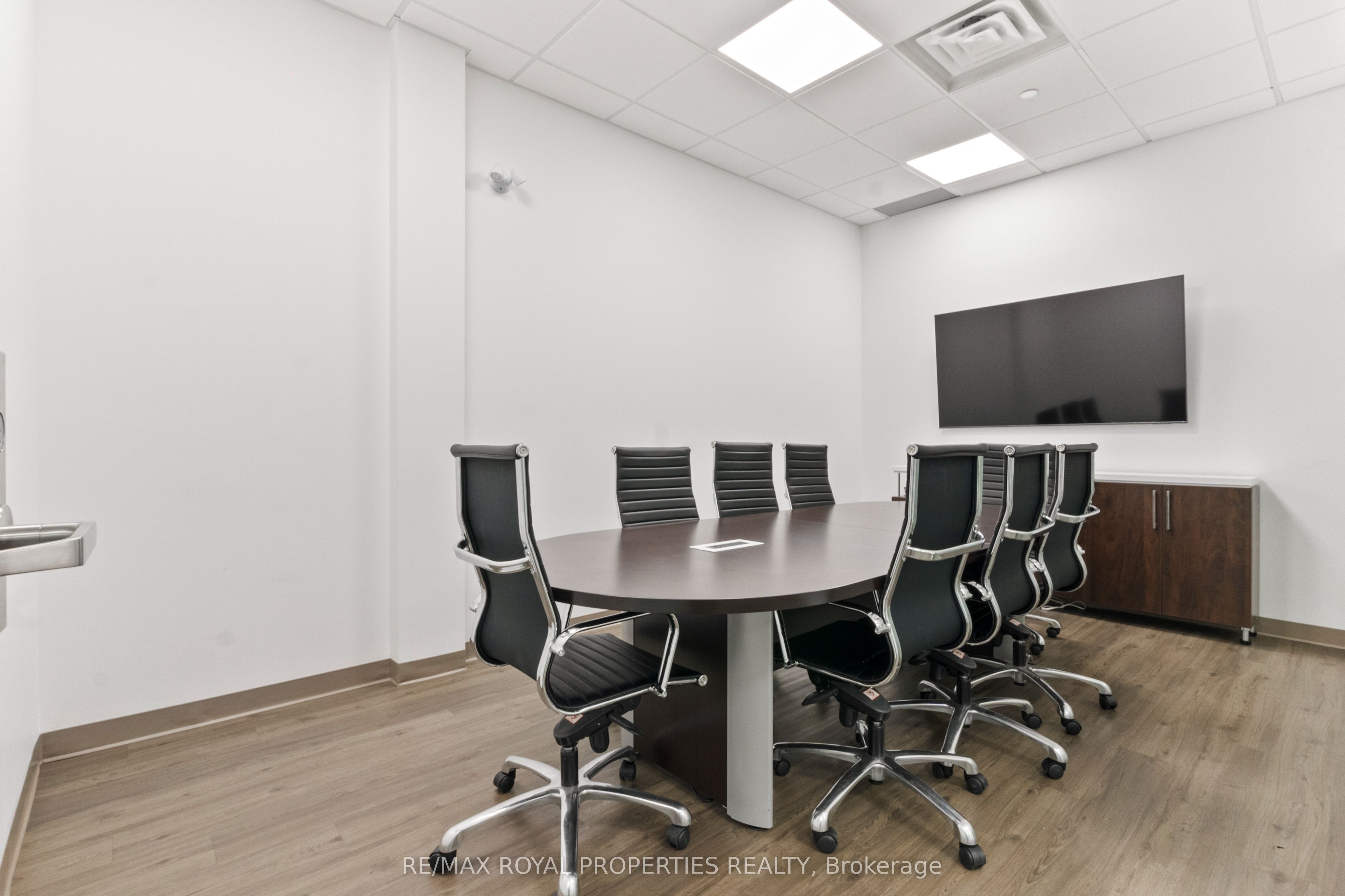 #403 - 300 Rossland Road Property Photo 7