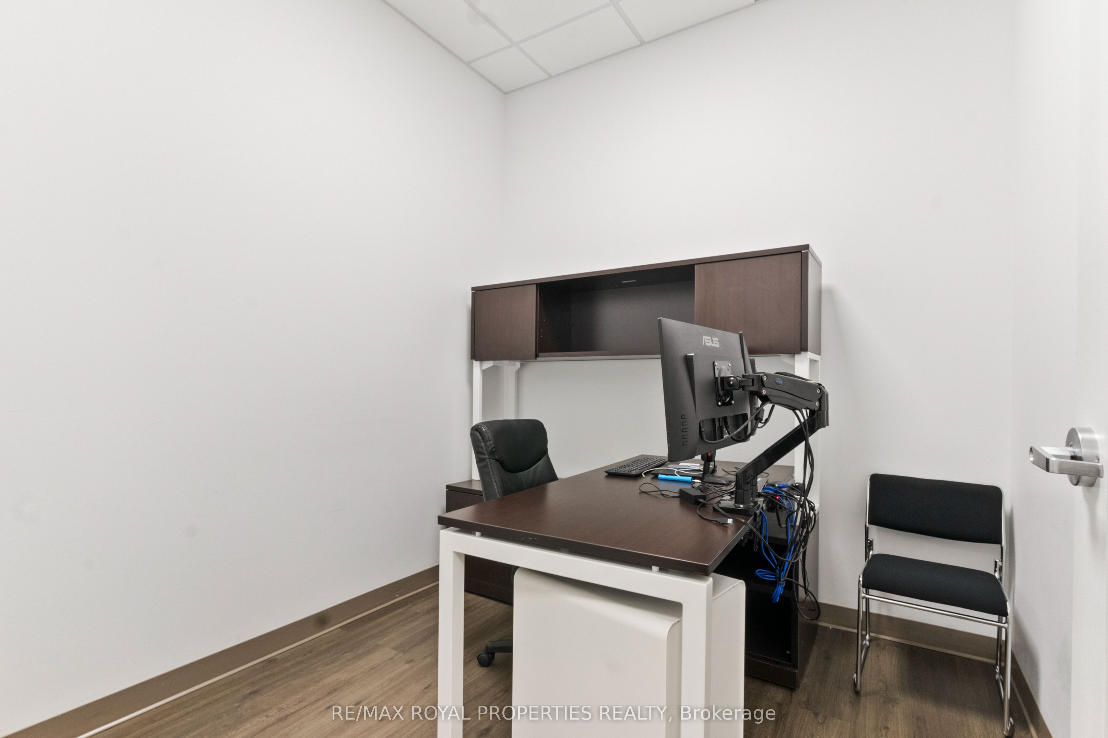 #403 - 300 Rossland Road Property Photo 10