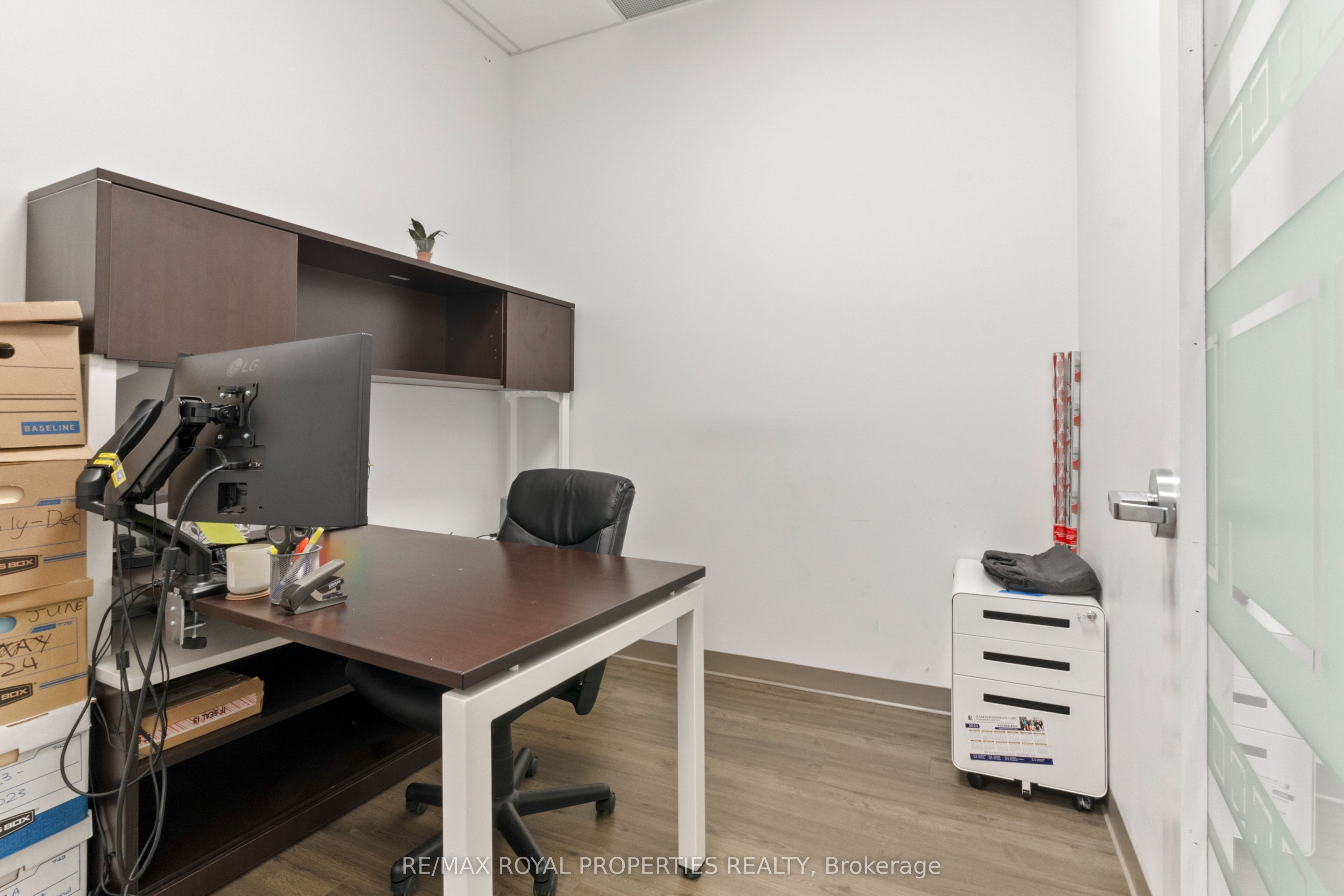 #403 - 300 Rossland Road Property Photo 11