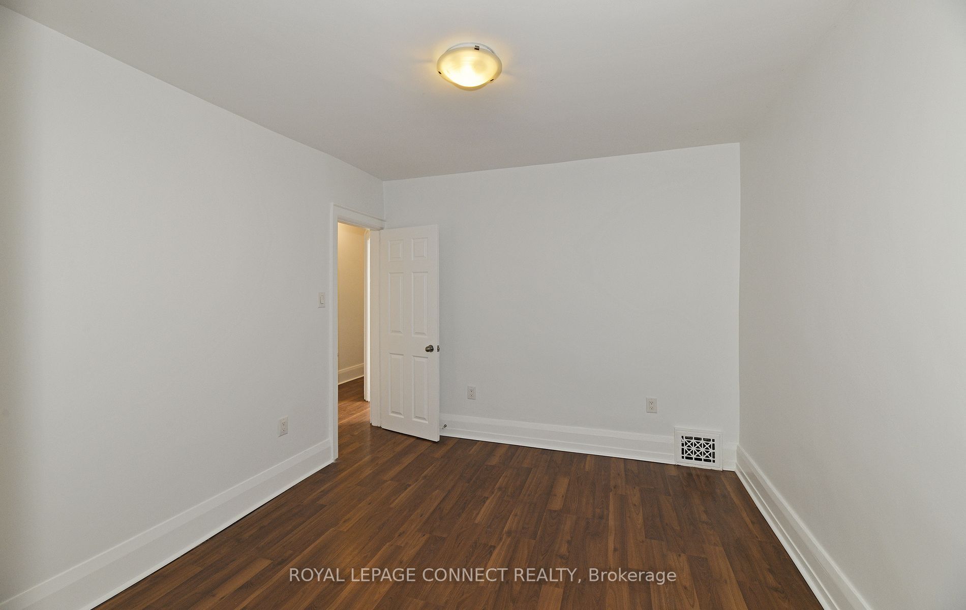1229a Woodbine Main Floor Avenue Property Photo 4