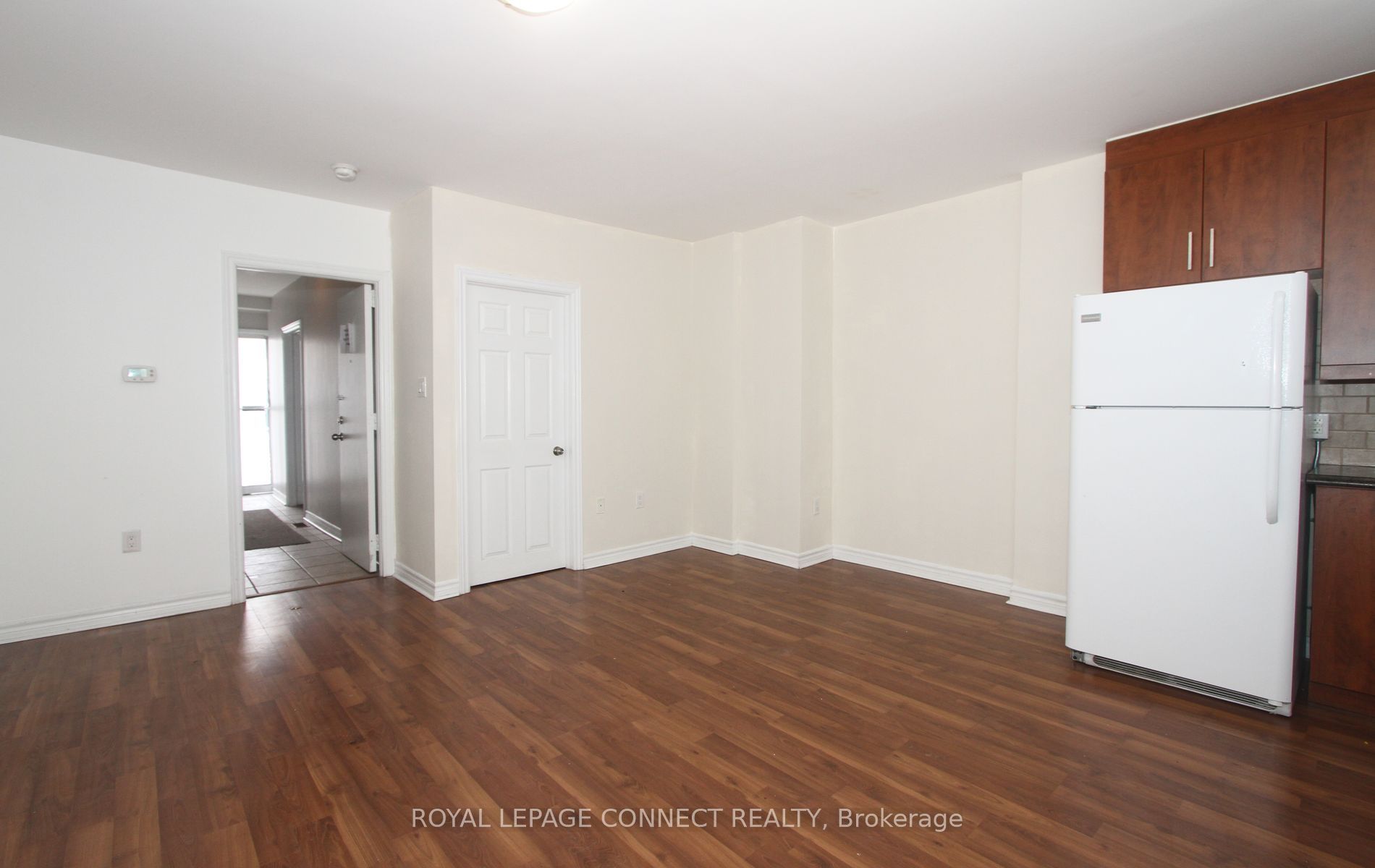 1229a Woodbine Main Floor Avenue Property Photo 5