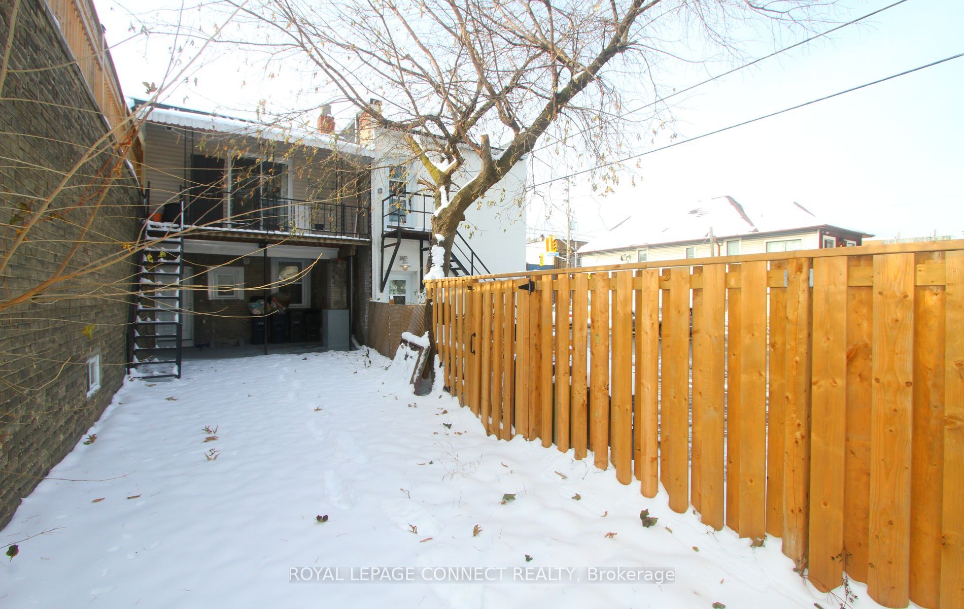 1229a Woodbine Main Floor Avenue Property Photo 7