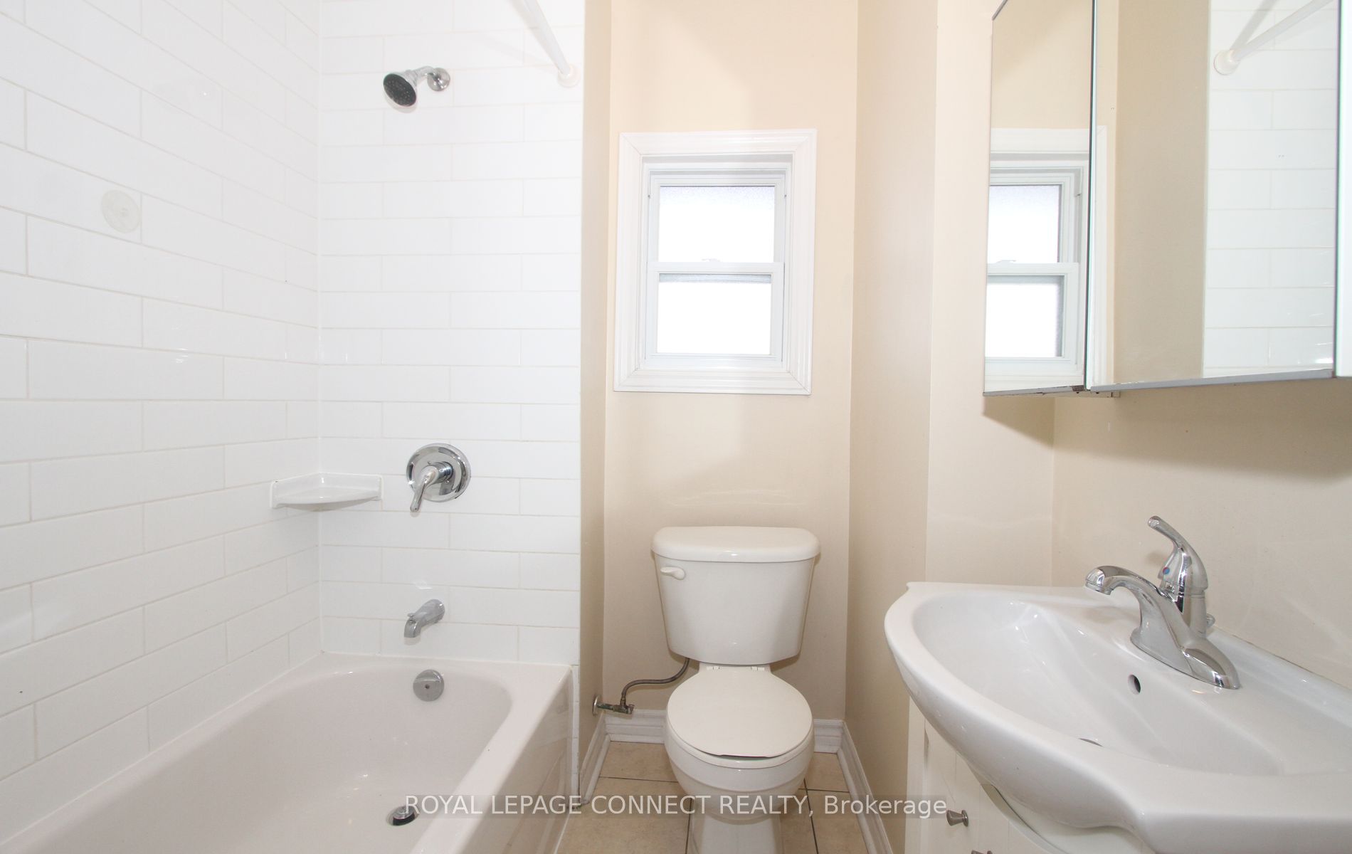 1229a Woodbine Main Floor Avenue Property Photo 9