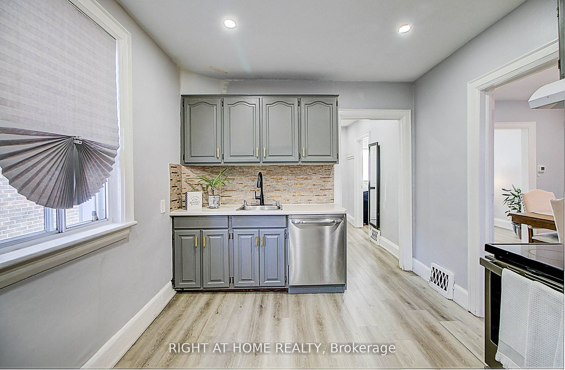 355 Ritson Road S Property Photo 10