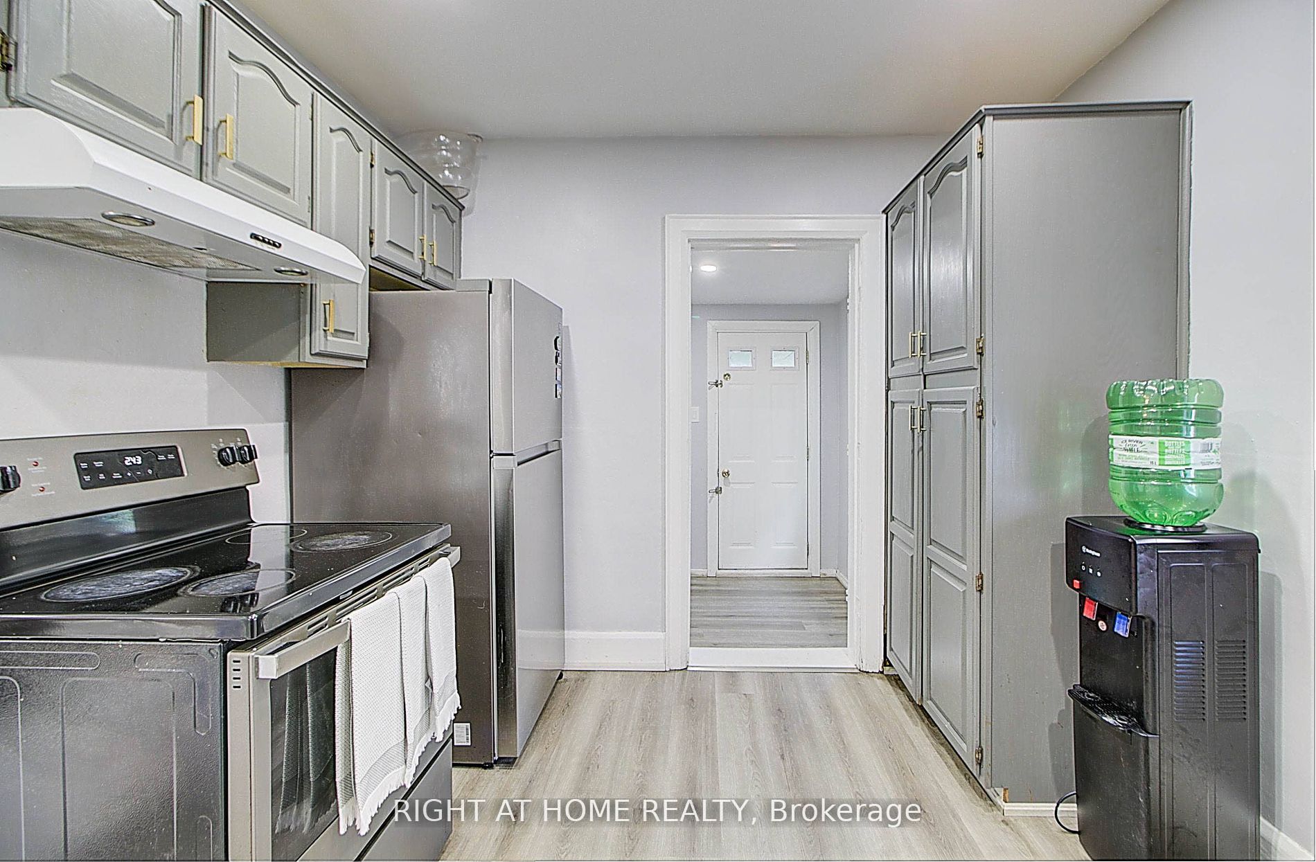 355 Ritson Road S Property Photo 11