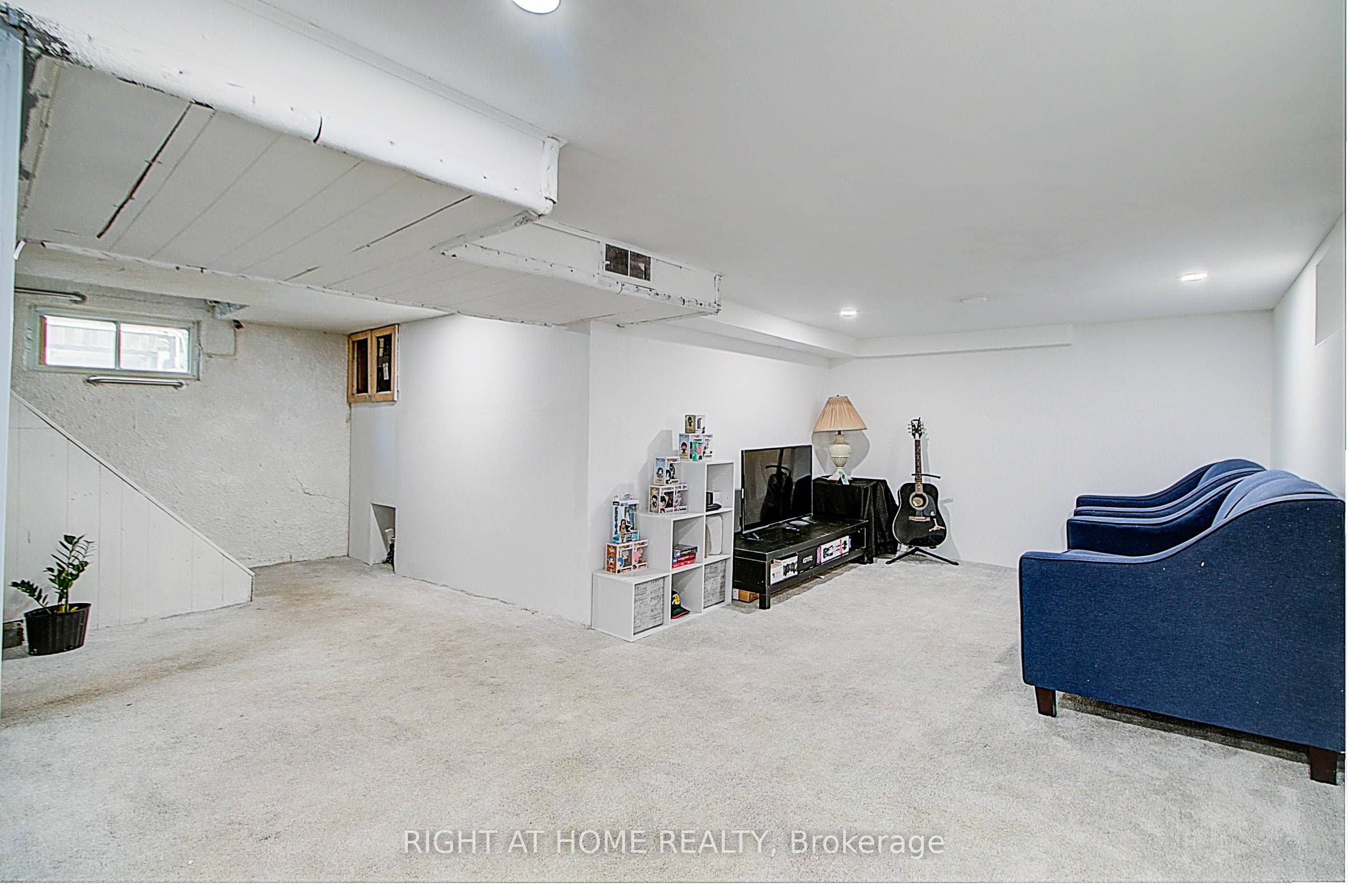 355 Ritson Road S Property Photo 14