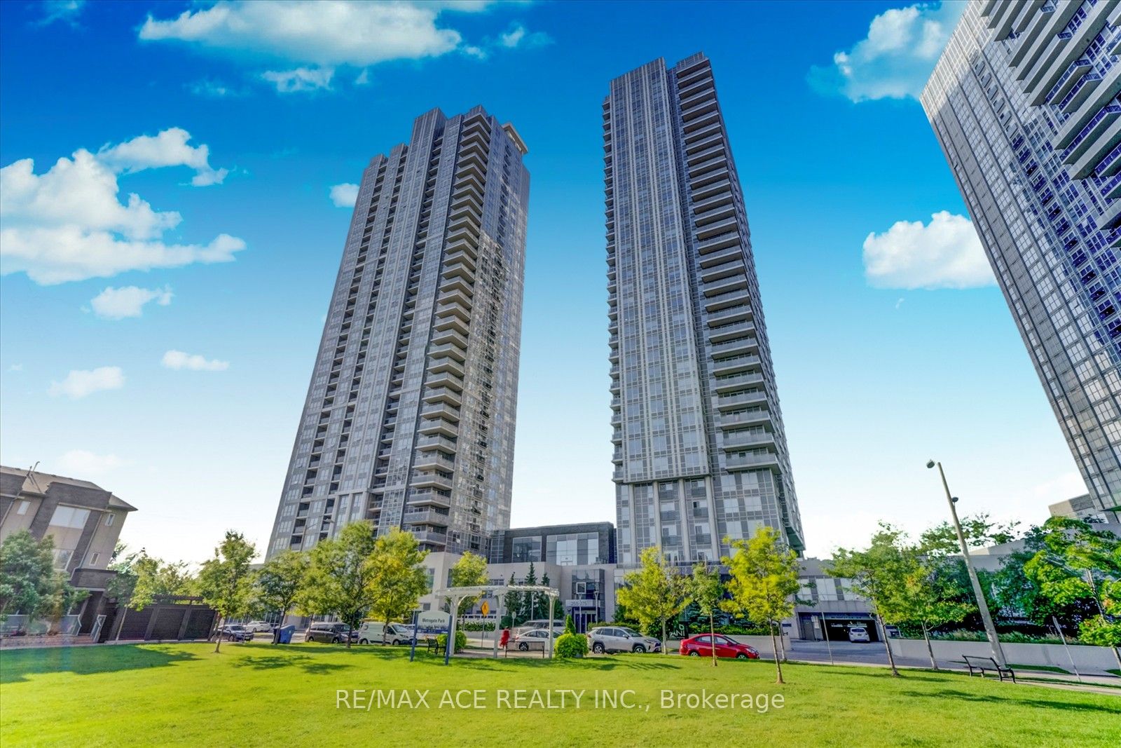 #420 - 275 Village Green Square Property Photo 2