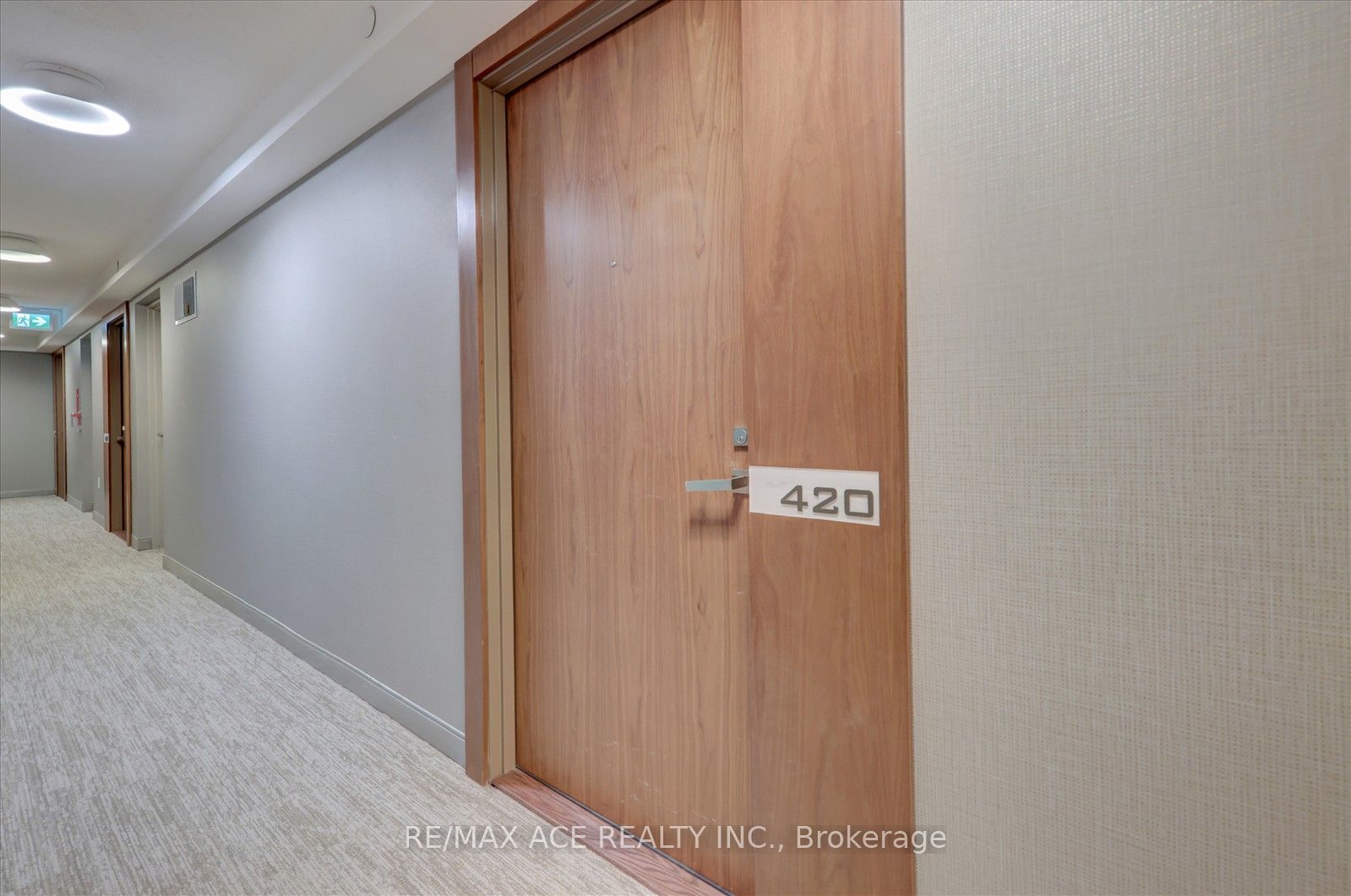 #420 - 275 Village Green Square Property Photo 4
