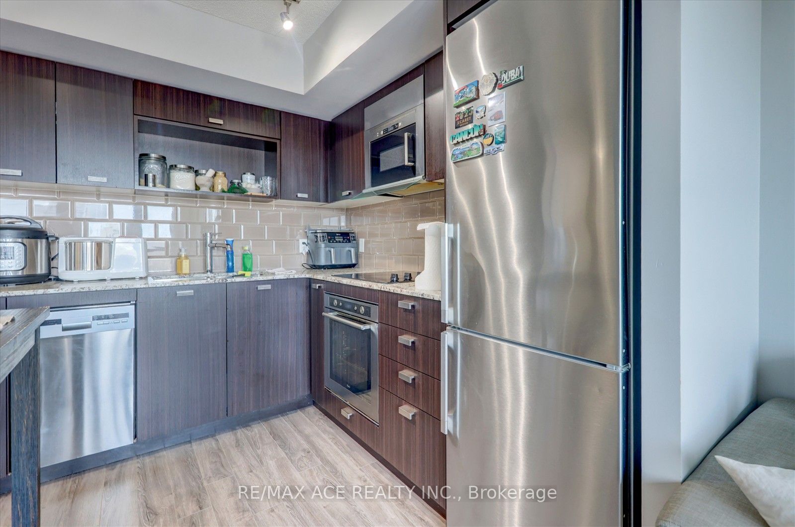 #420 - 275 Village Green Square Property Photo 9