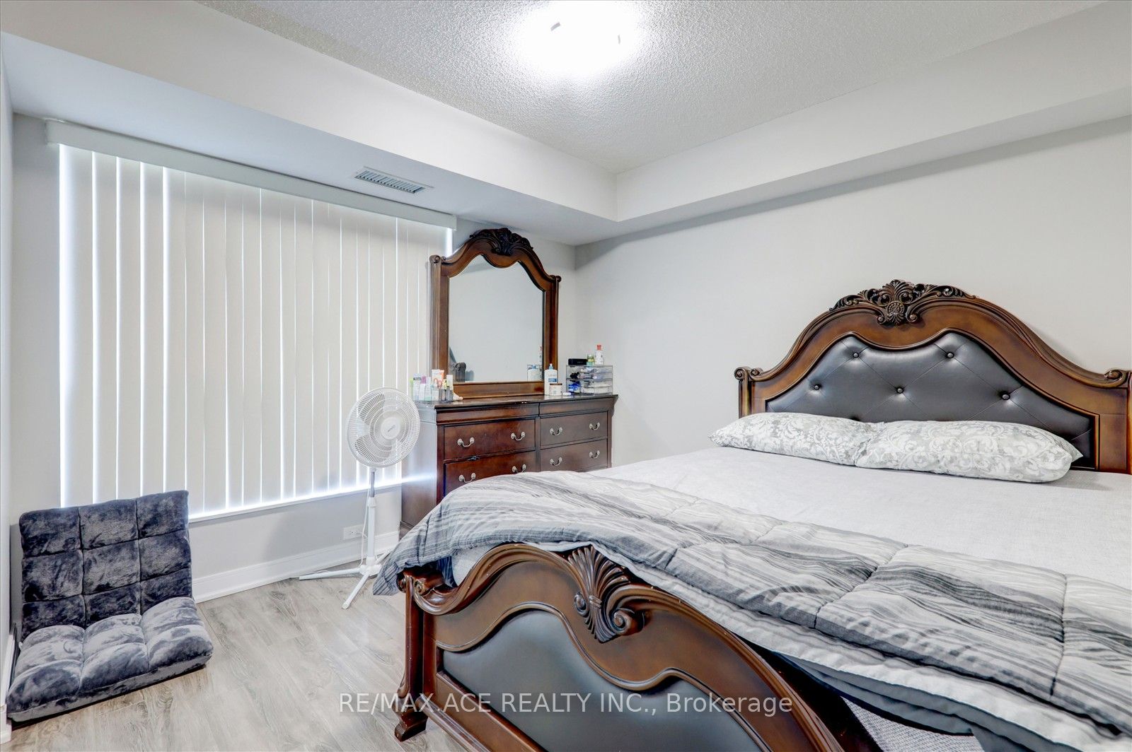 #420 - 275 Village Green Square Property Photo 15